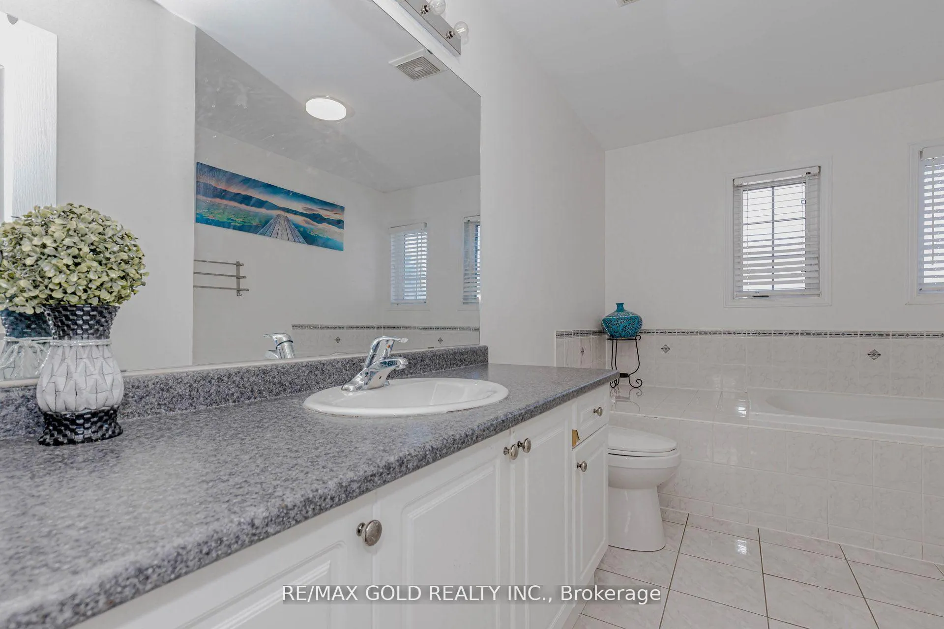 Photo 22 of 2 Oranmore Crescent, Brampton, Credit Valley — HOMEH