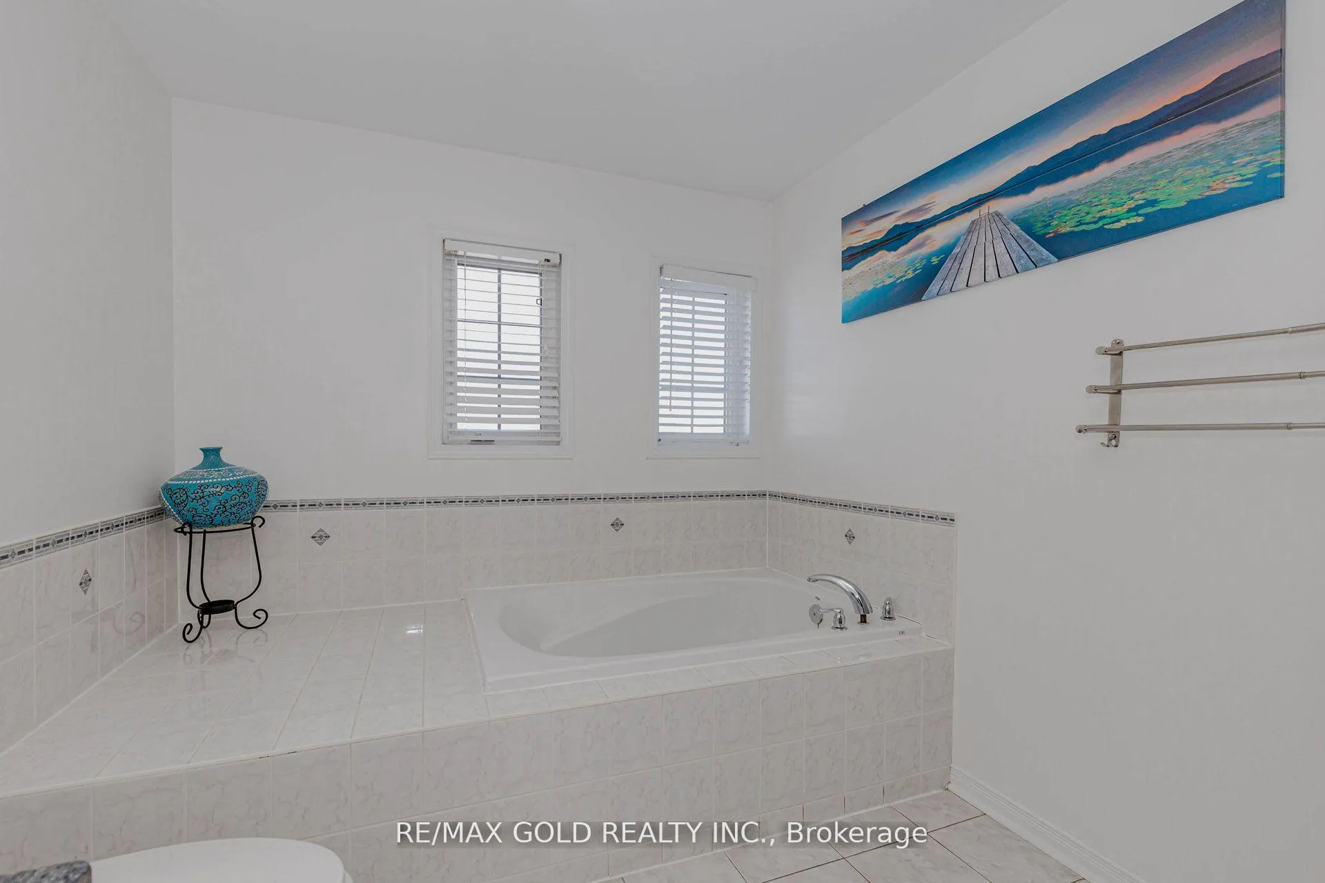 Photo 24 of 2 Oranmore Crescent, Brampton, Credit Valley — HOMEH