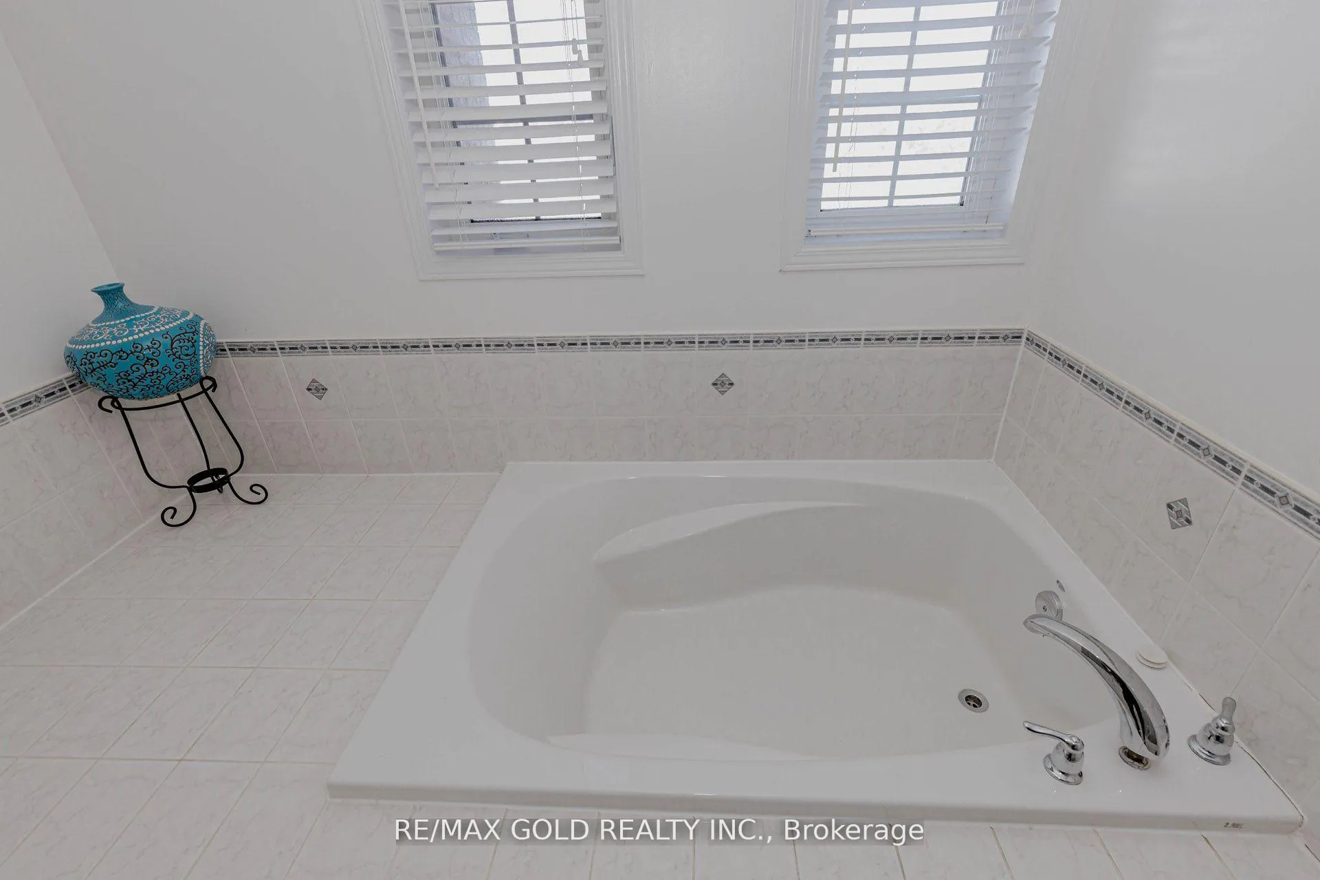 Photo 25 of 2 Oranmore Crescent, Brampton, Credit Valley — HOMEH