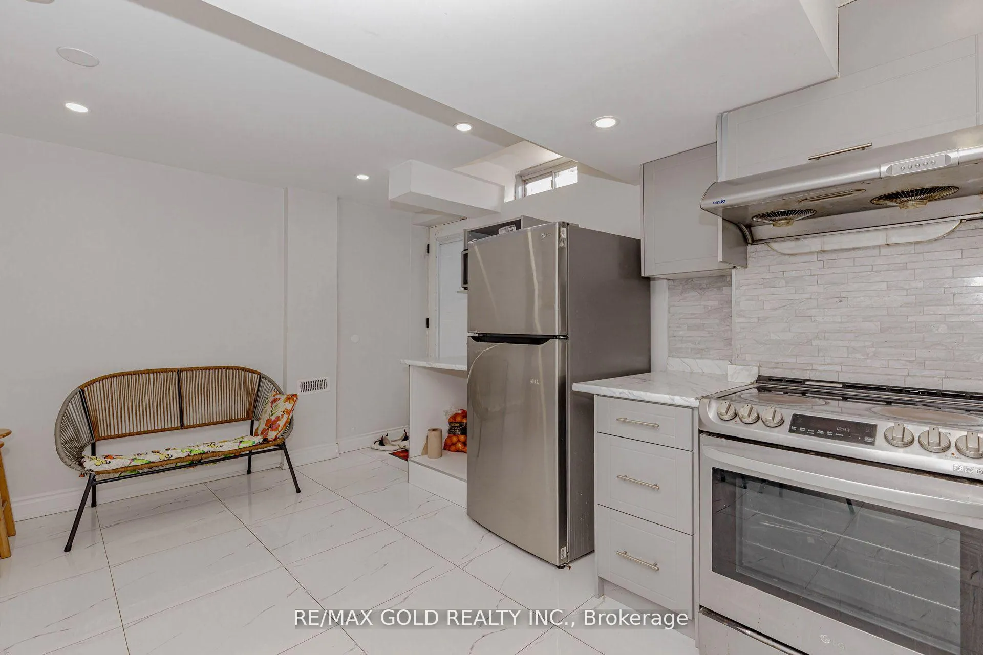 Photo 41 of 2 Oranmore Crescent, Brampton, Credit Valley — HOMEH