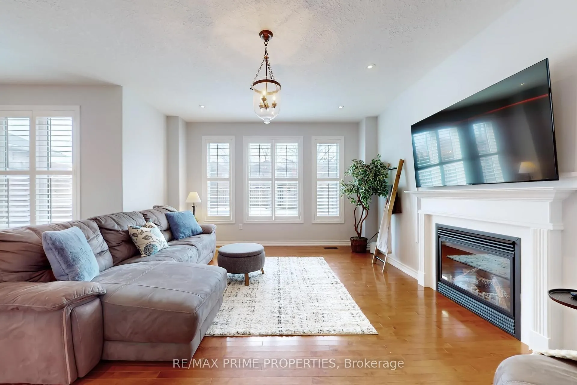 Photo 3 of 947 Booth Avenue, Innisfil, Alcona — HOMEH