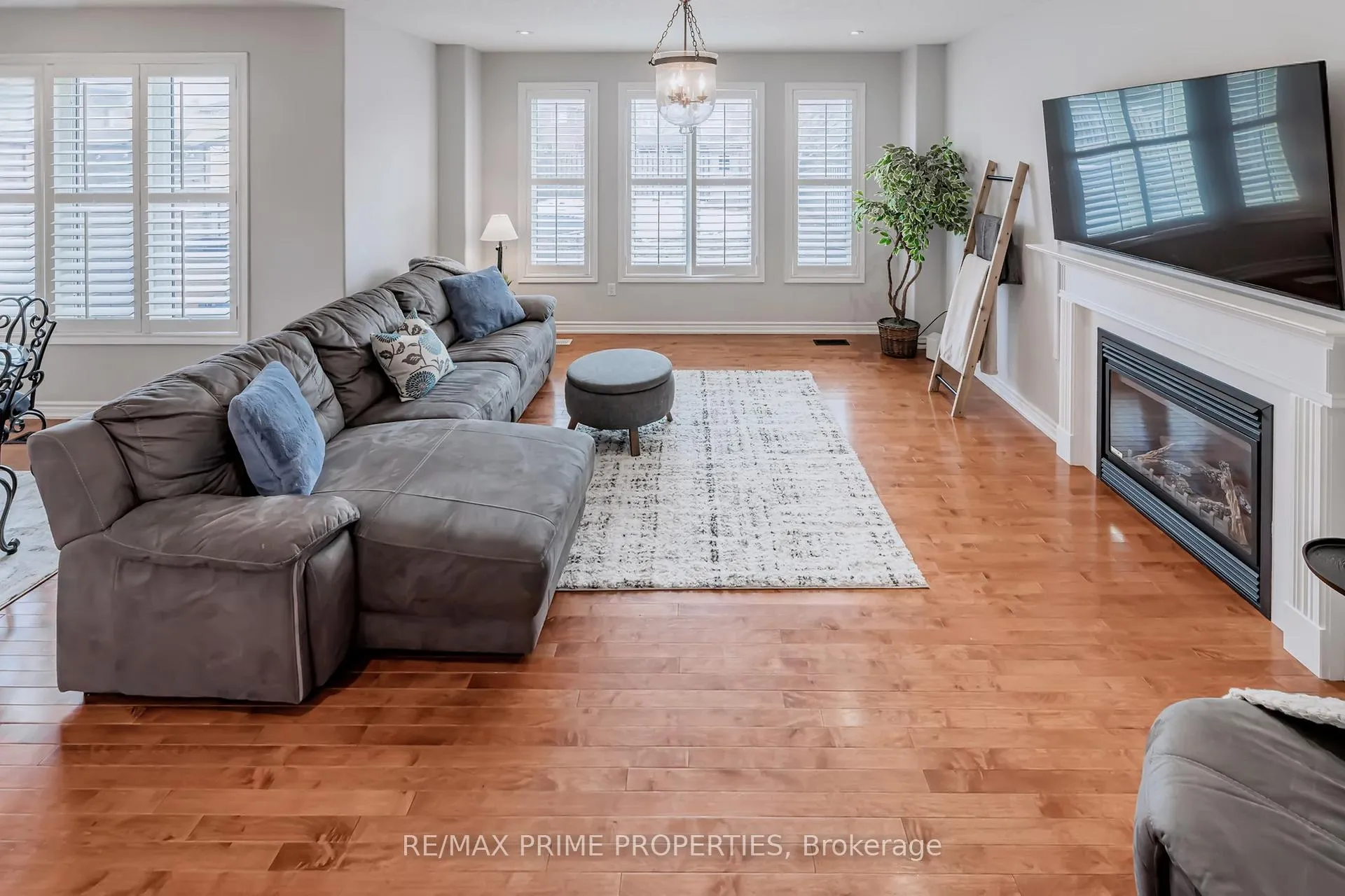 Photo 5 of 947 Booth Avenue, Innisfil, Alcona — HOMEH