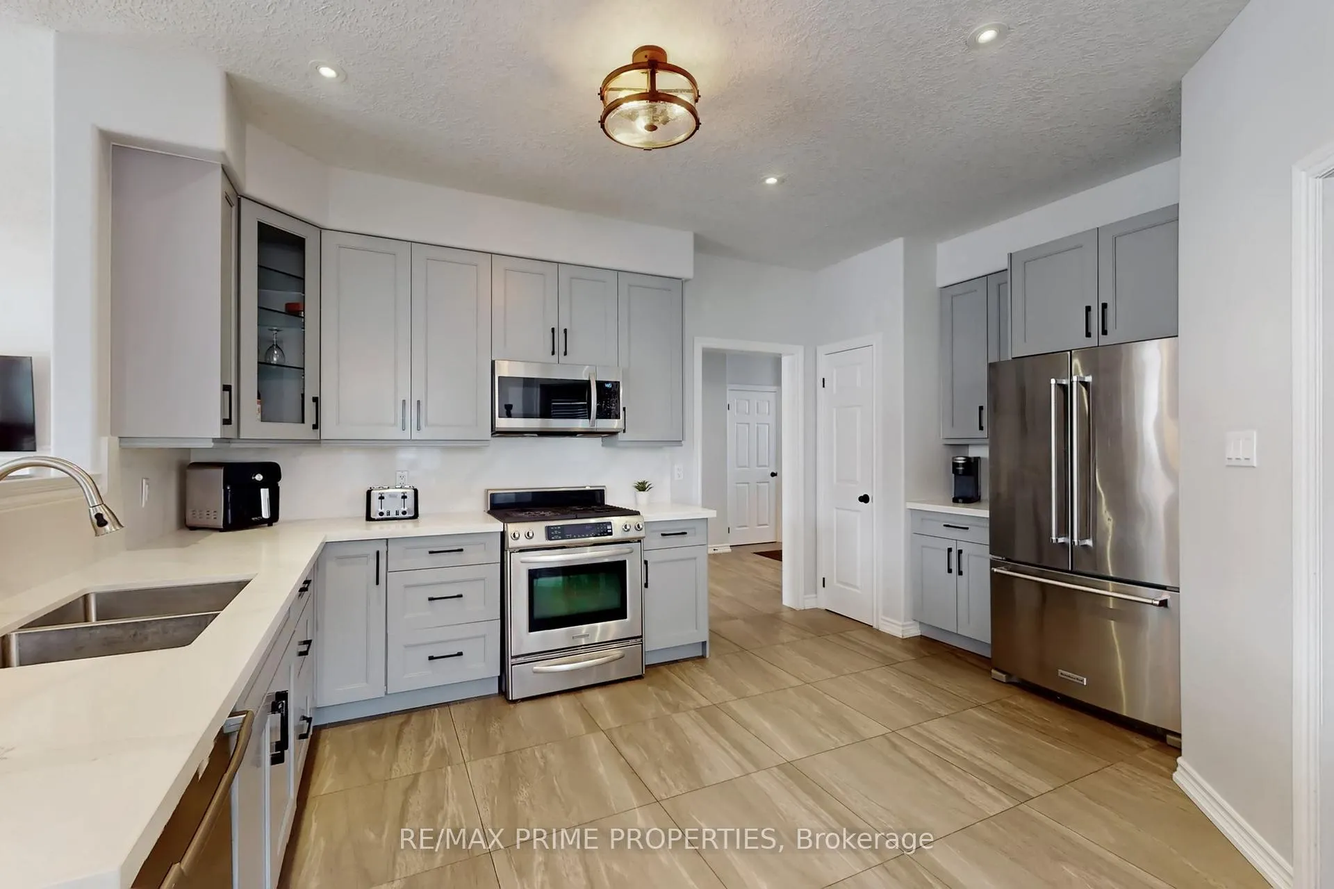 Photo 9 of 947 Booth Avenue, Innisfil, Alcona — HOMEH