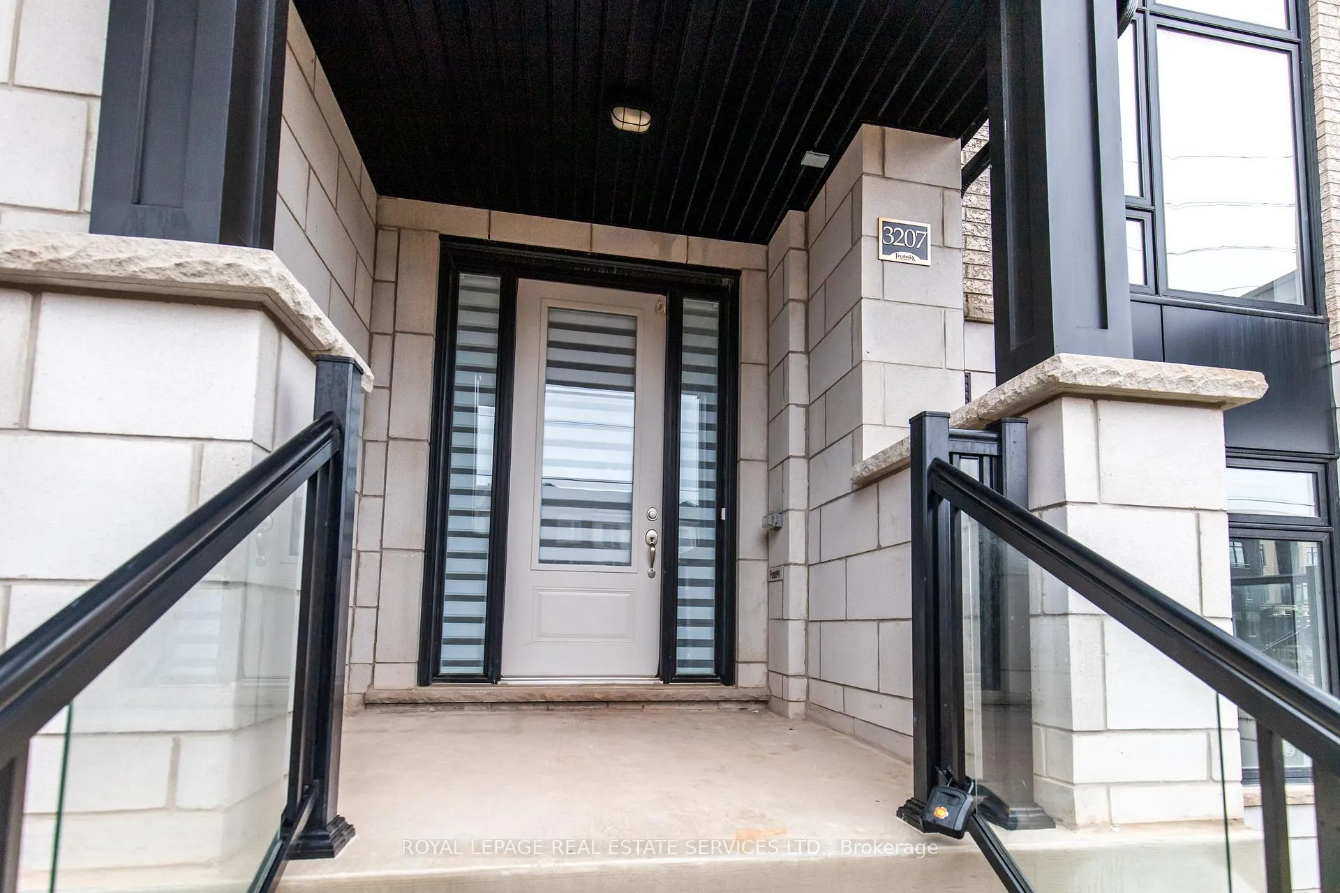 Photo 3 of Unit Unit 1, 3207 Sixth Line, Oakville, Glenorchy — HOMEH