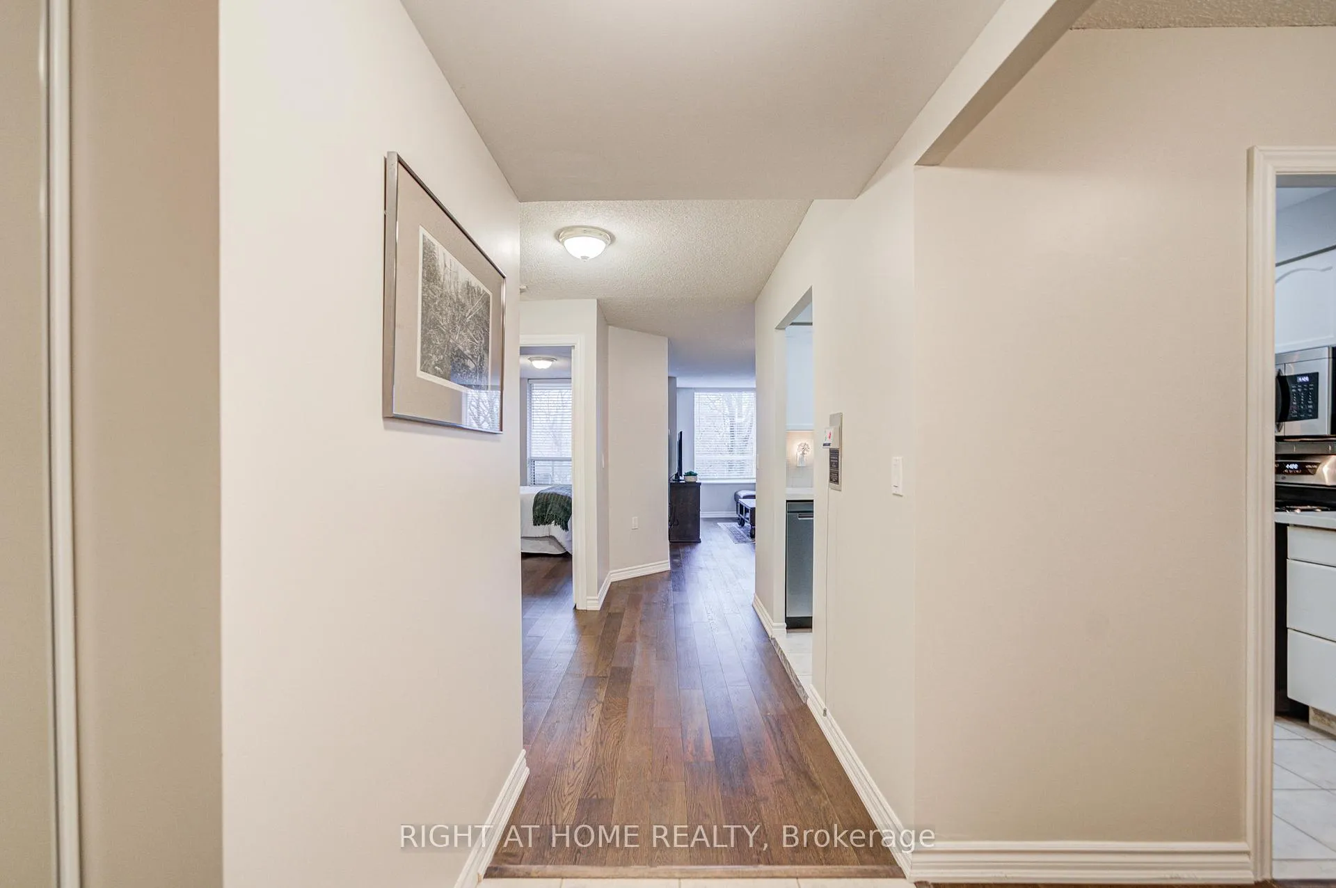 Photo 10 of Unit 2406, 100 Burloak Drive, Burlington, Appleby — HOMEH
