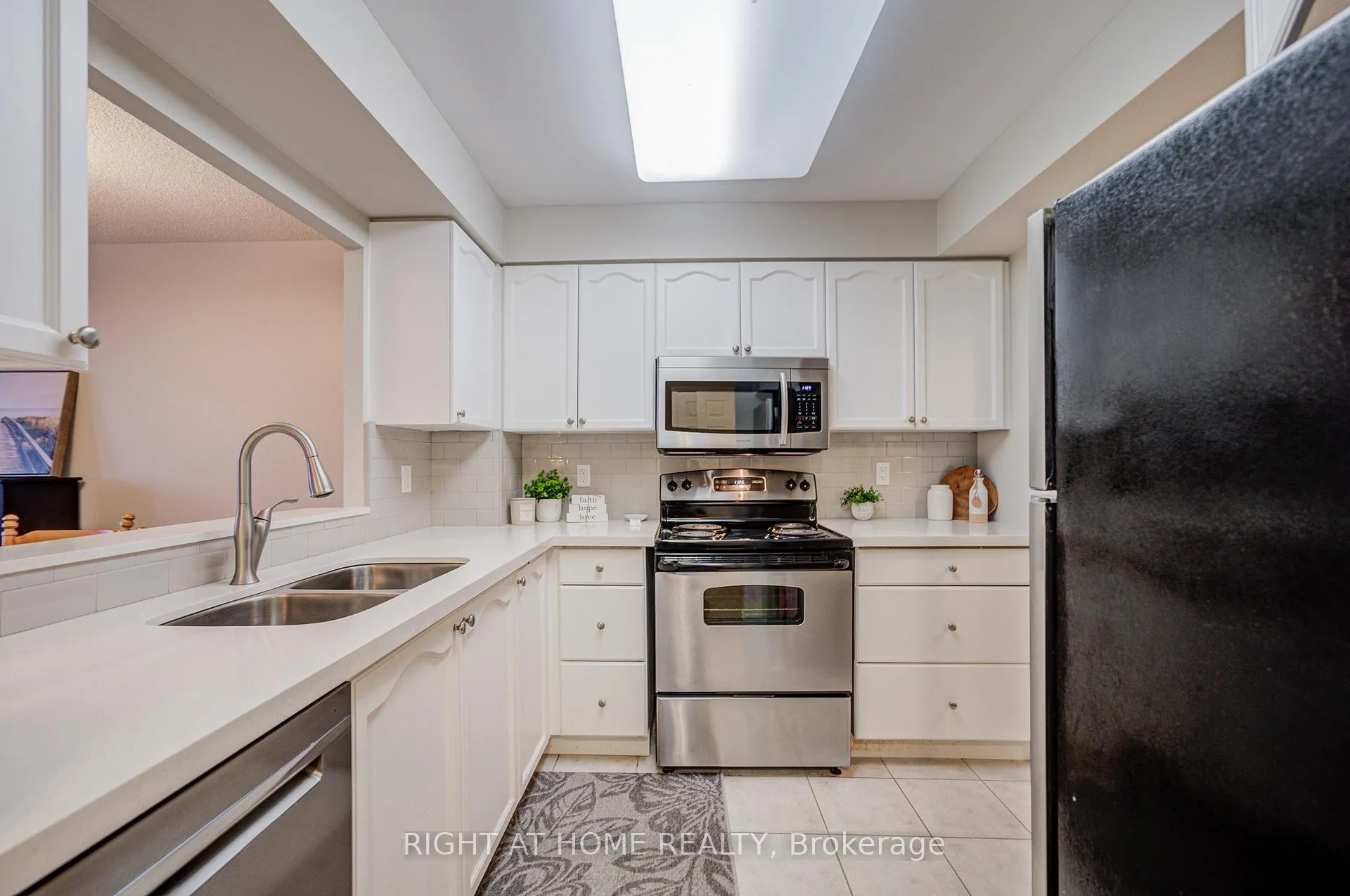 Photo 12 of Unit 2406, 100 Burloak Drive, Burlington, Appleby — HOMEH