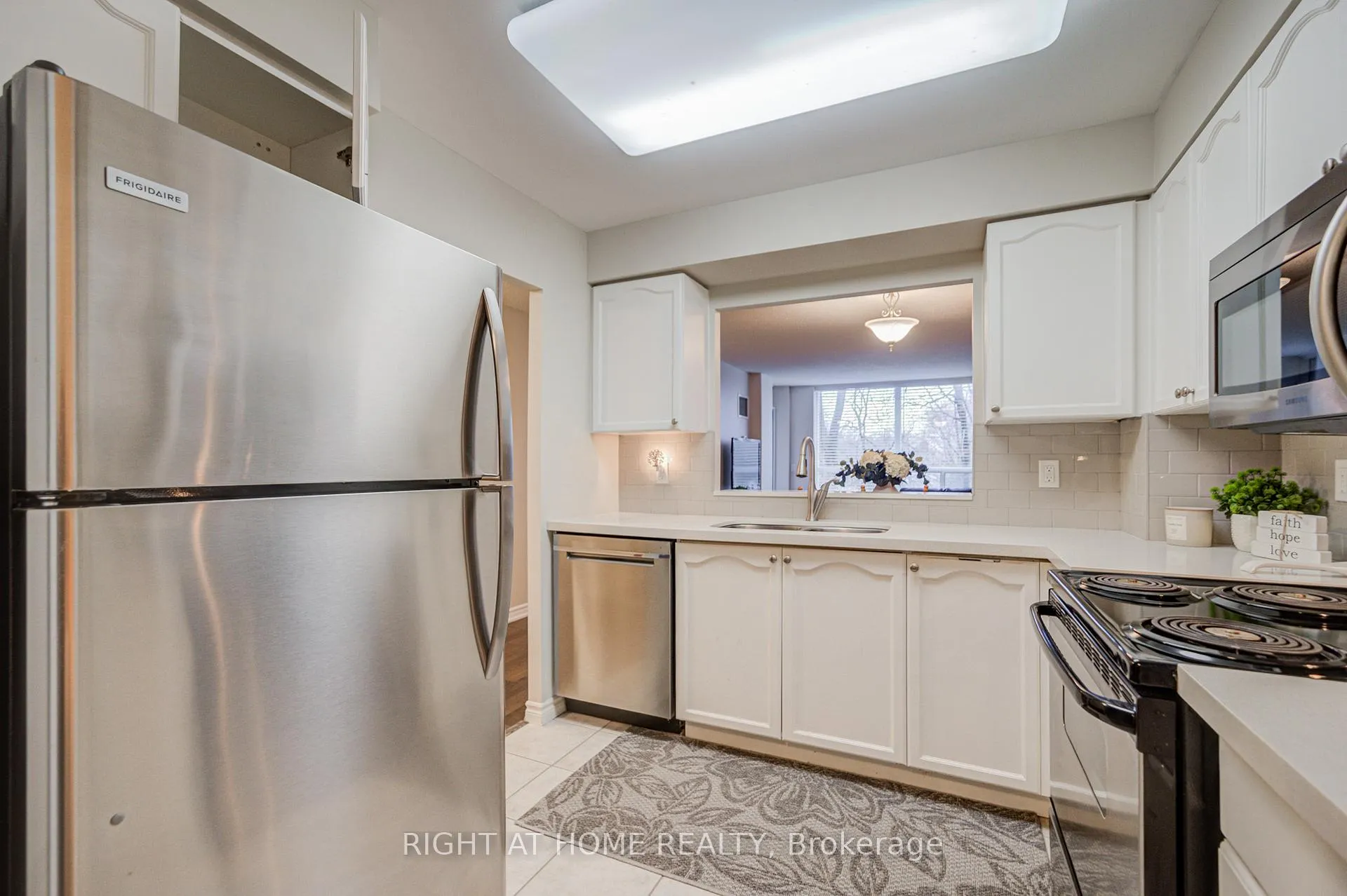 Photo 13 of Unit 2406, 100 Burloak Drive, Burlington, Appleby — HOMEH