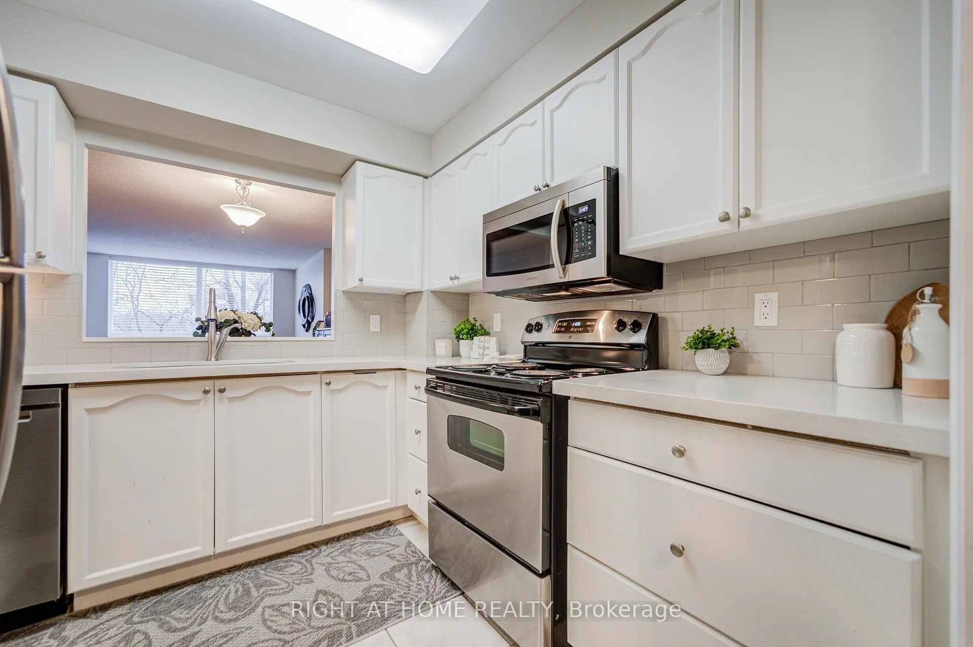 Photo 14 of Unit 2406, 100 Burloak Drive, Burlington, Appleby — HOMEH
