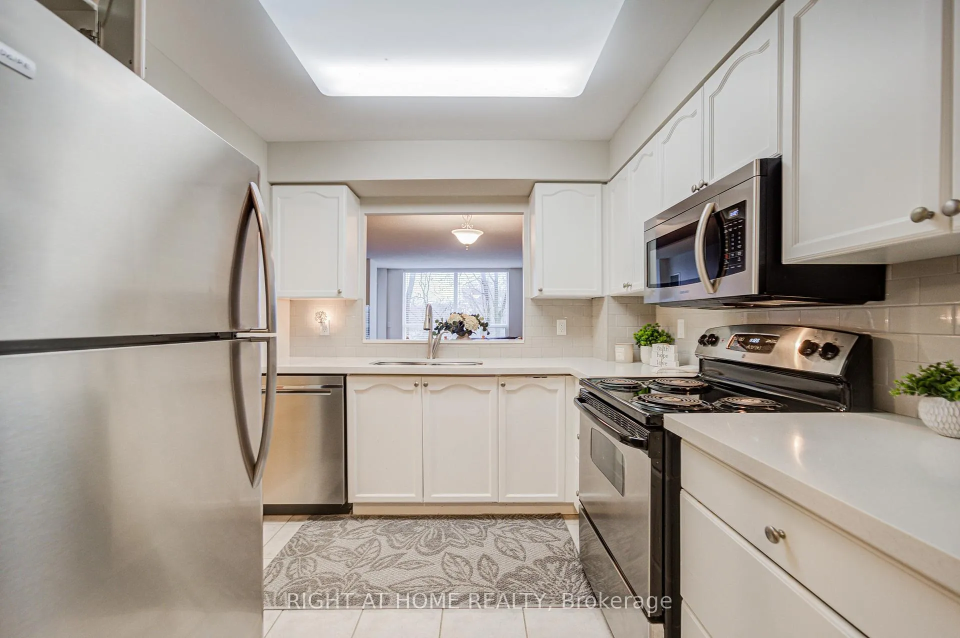 Photo 15 of Unit 2406, 100 Burloak Drive, Burlington, Appleby — HOMEH