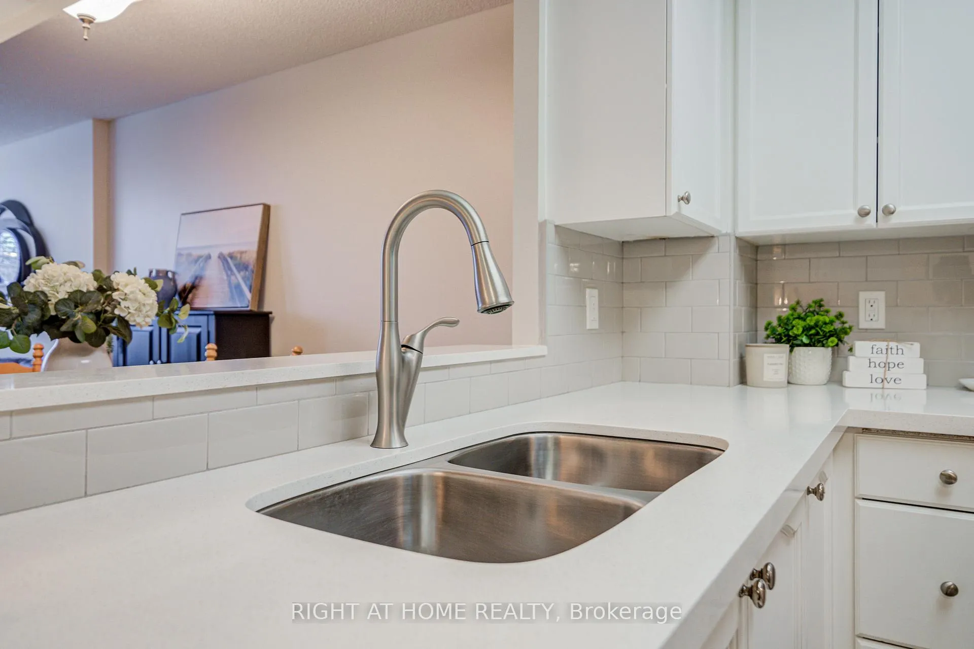 Photo 20 of Unit 2406, 100 Burloak Drive, Burlington, Appleby — HOMEH