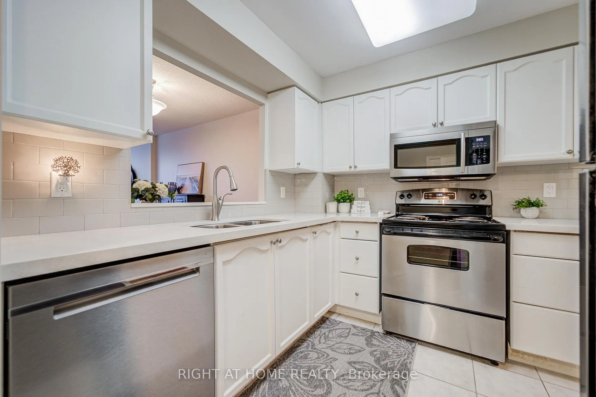 Photo 21 of Unit 2406, 100 Burloak Drive, Burlington, Appleby — HOMEH