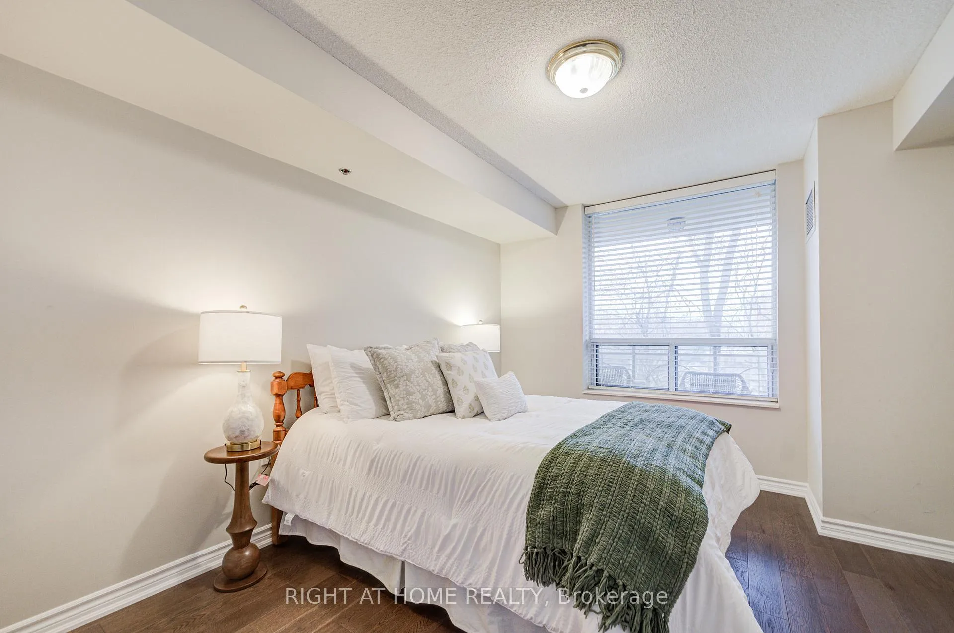 Photo 29 of Unit 2406, 100 Burloak Drive, Burlington, Appleby — HOMEH