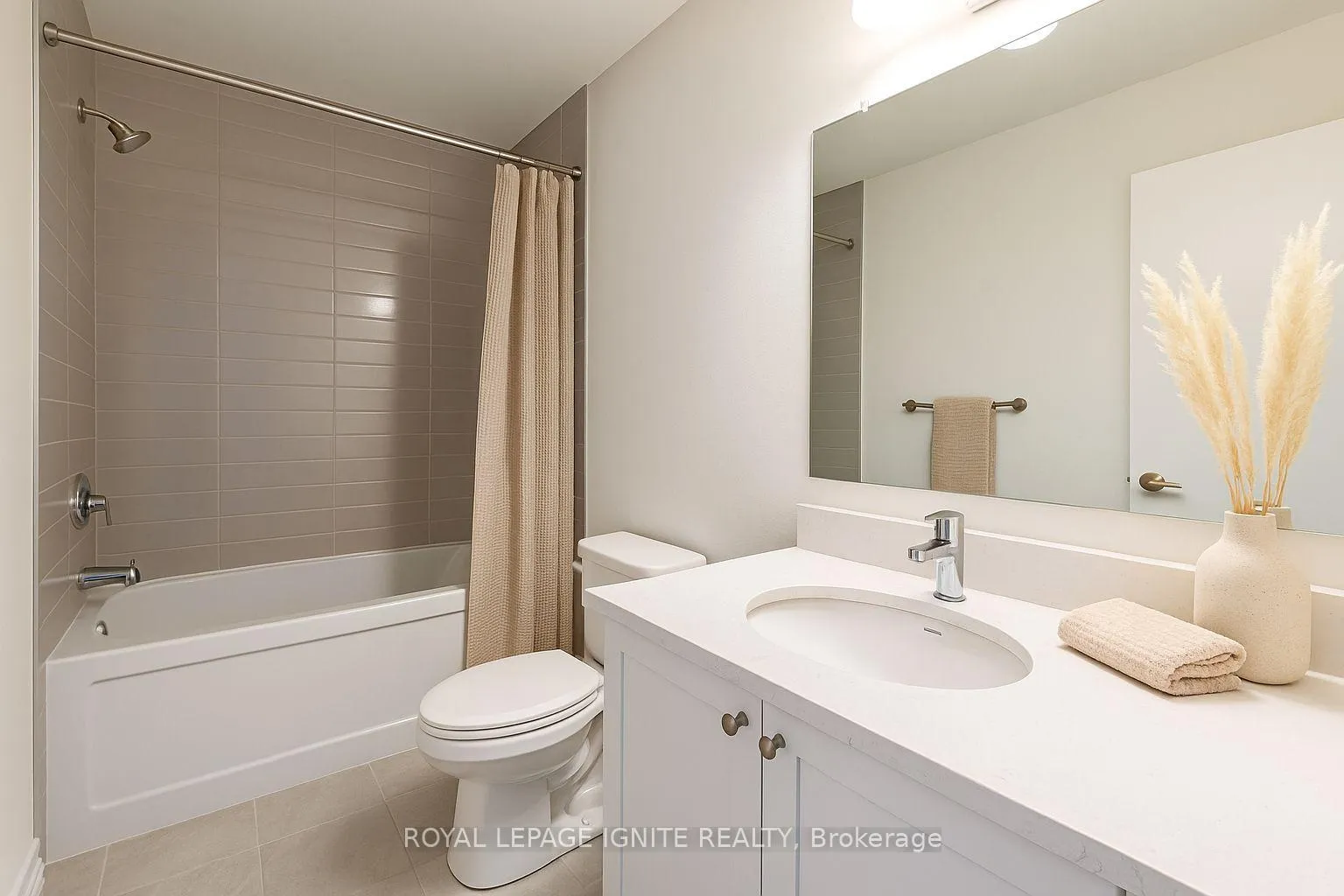 Photo 9 of Unit 211, 51 Clarington Boulevard, Clarington, Bowmanville — HOMEH