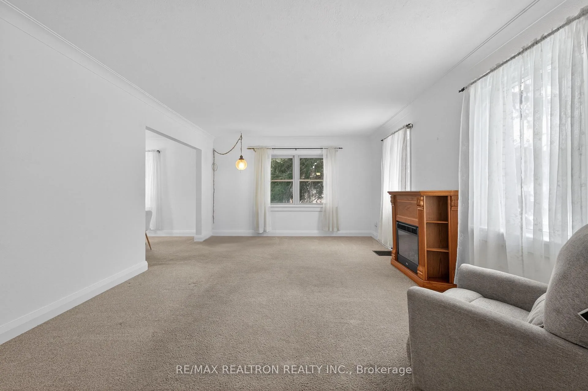 Photo 7 of 35 John Street, Markham, Thornhill — HOMEH