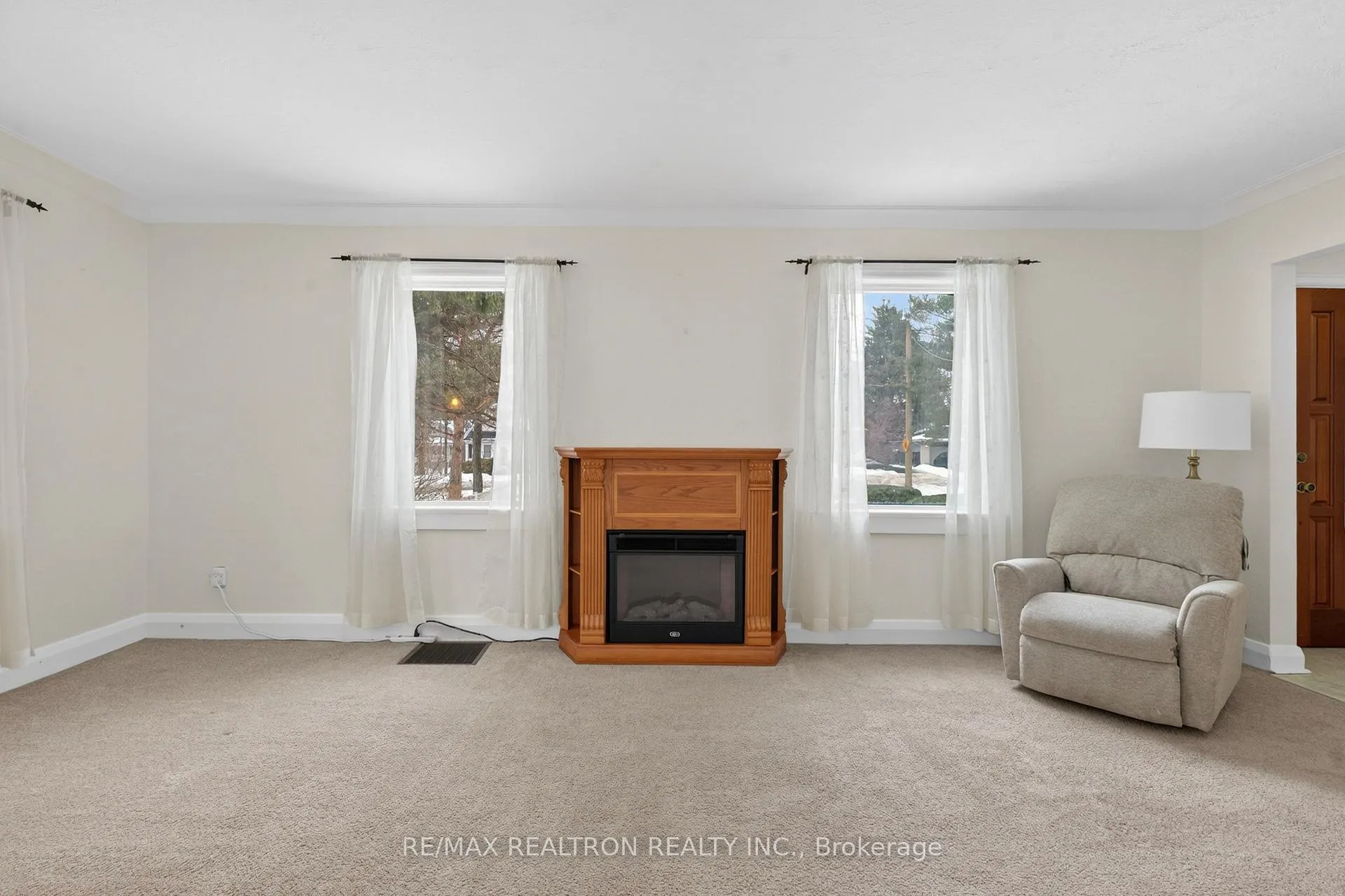 Photo 8 of 35 John Street, Markham, Thornhill — HOMEH