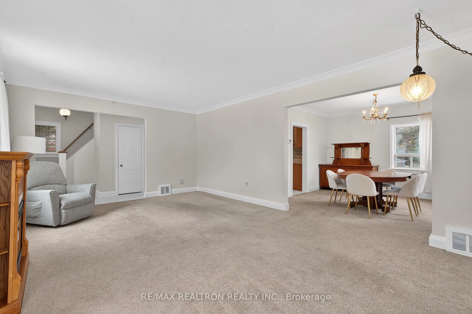 Photo 9 of 35 John Street, Markham, Thornhill — HOMEH