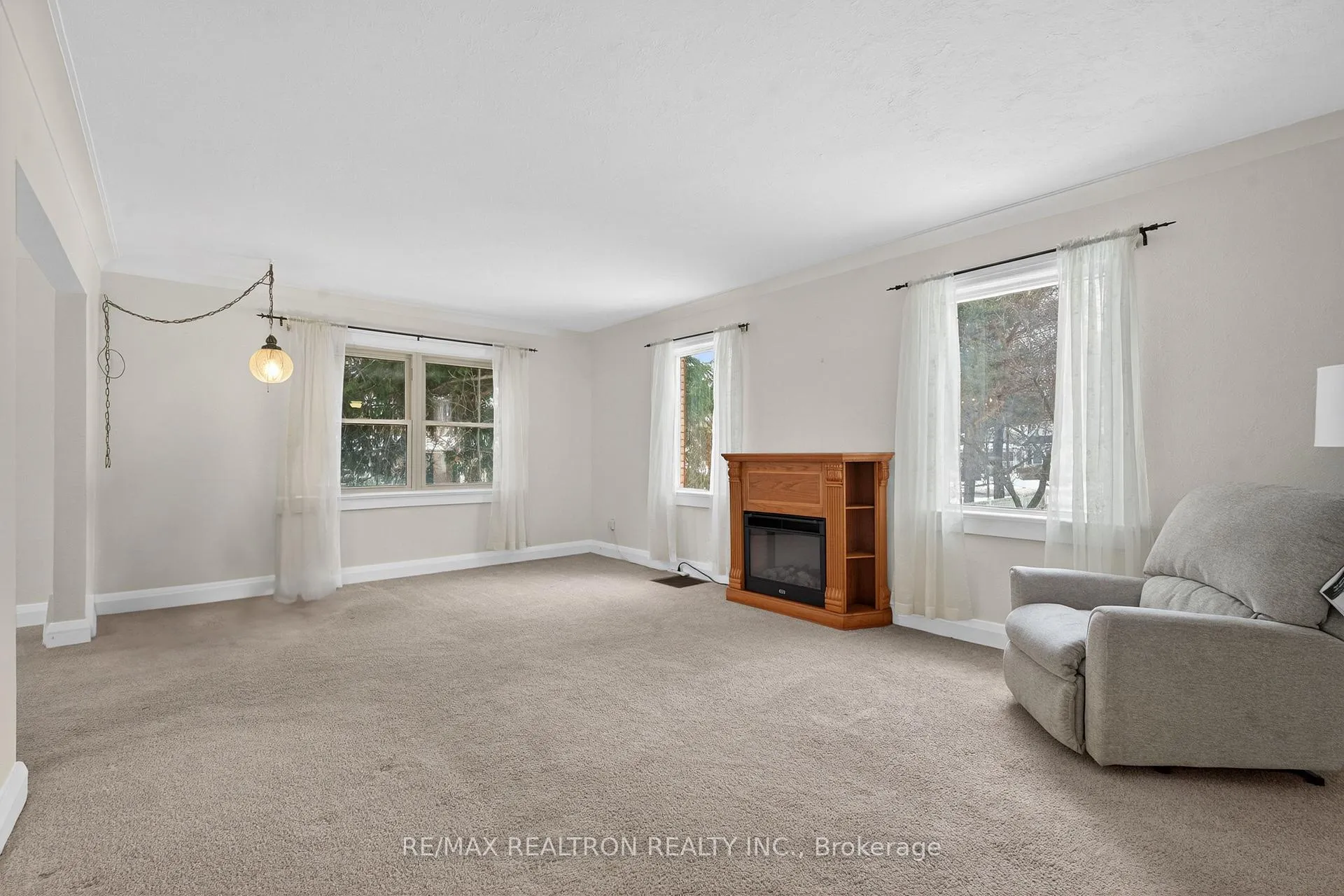 Photo 11 of 35 John Street, Markham, Thornhill — HOMEH