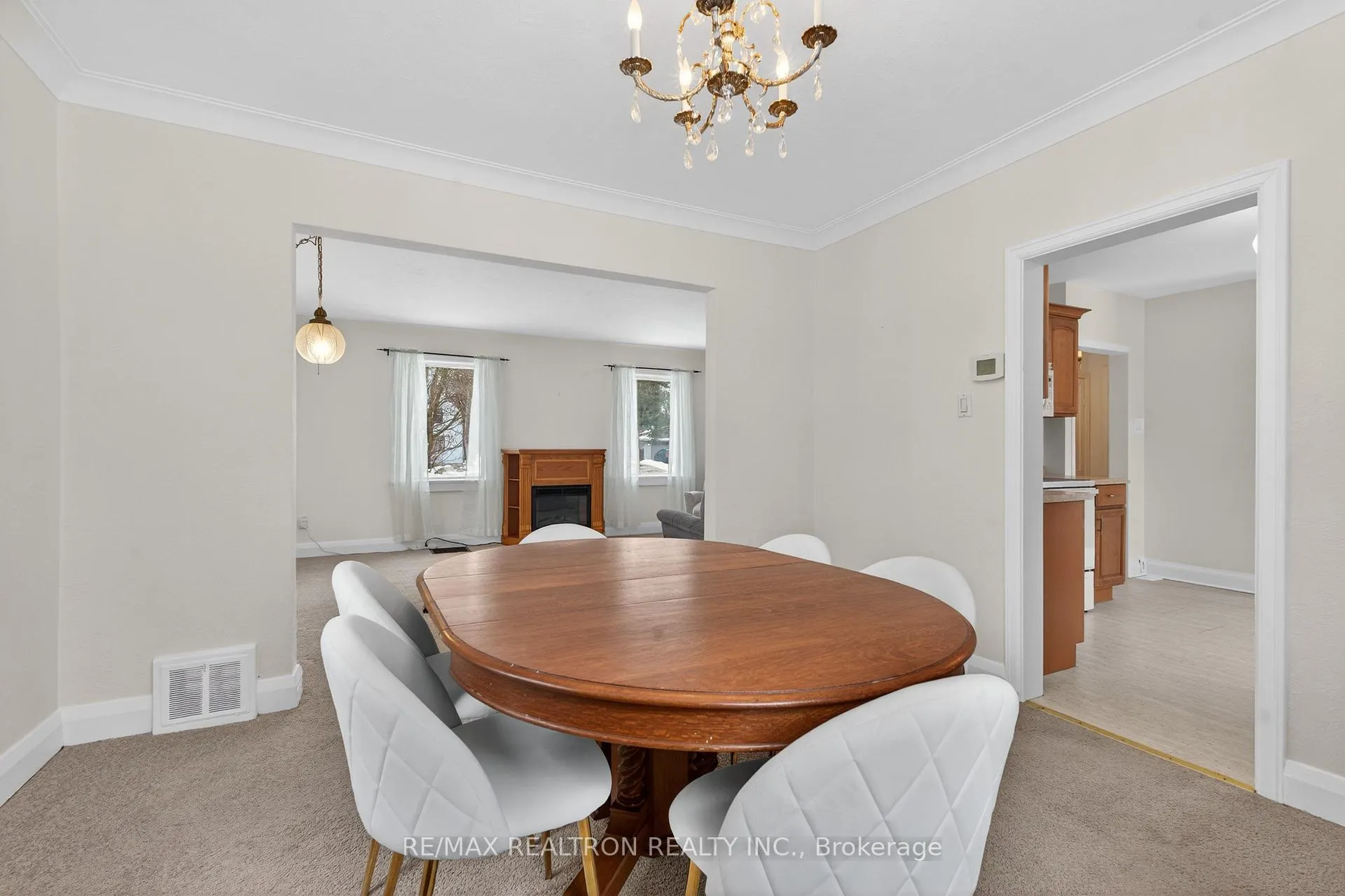 Photo 12 of 35 John Street, Markham, Thornhill — HOMEH