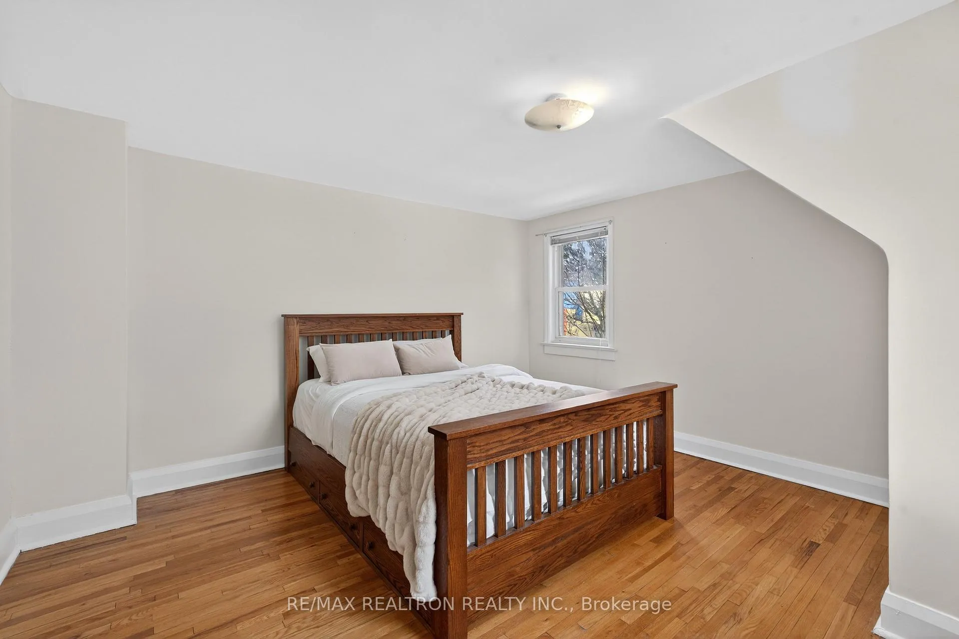 Photo 27 of 35 John Street, Markham, Thornhill — HOMEH
