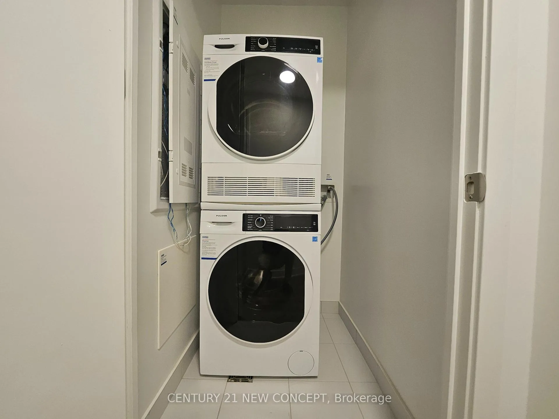Photo 4 of Unit 3812, 180 Front Street, Toronto, Moss Park — HOMEH