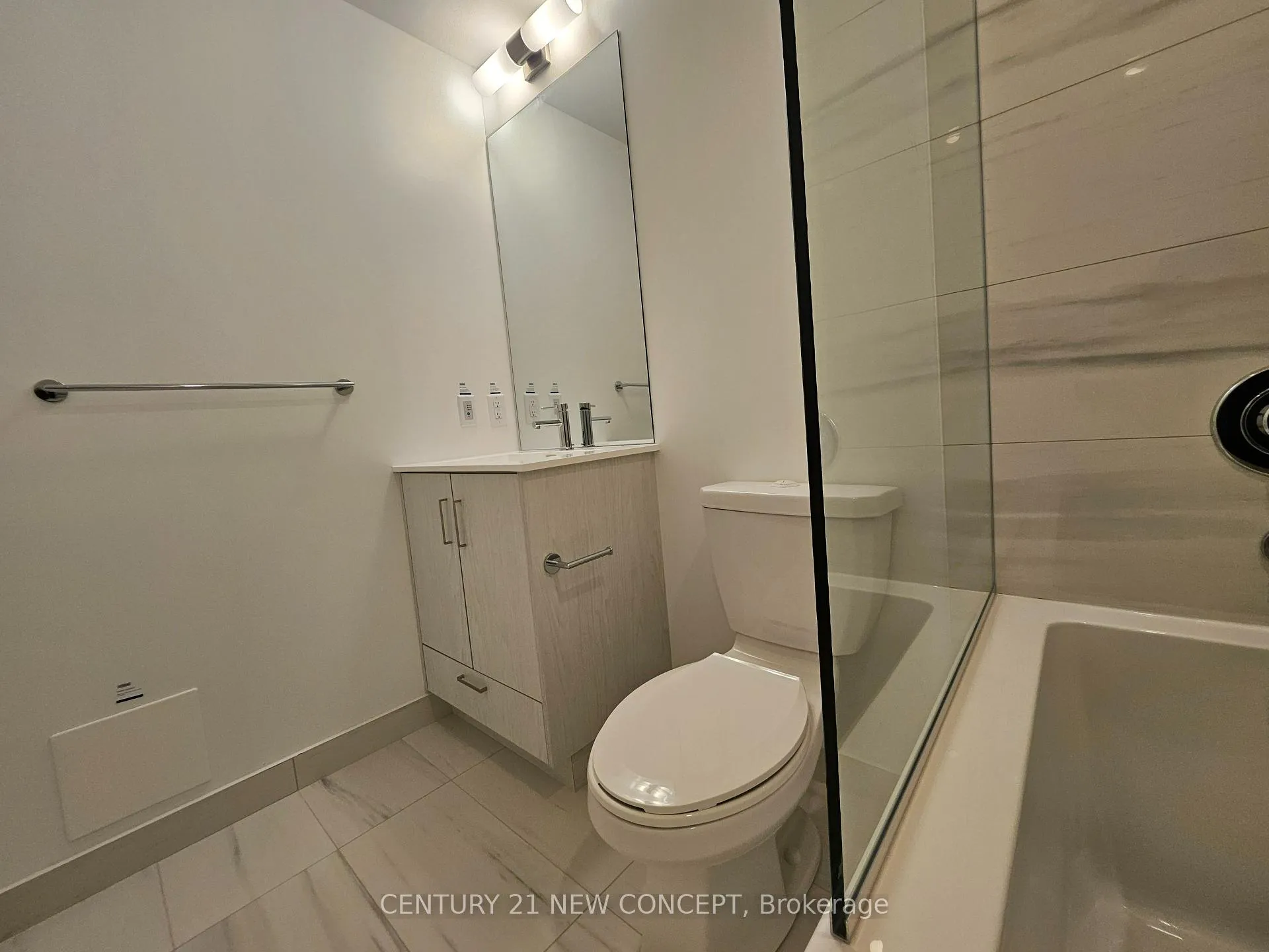 Photo 7 of Unit 3812, 180 Front Street, Toronto, Moss Park — HOMEH