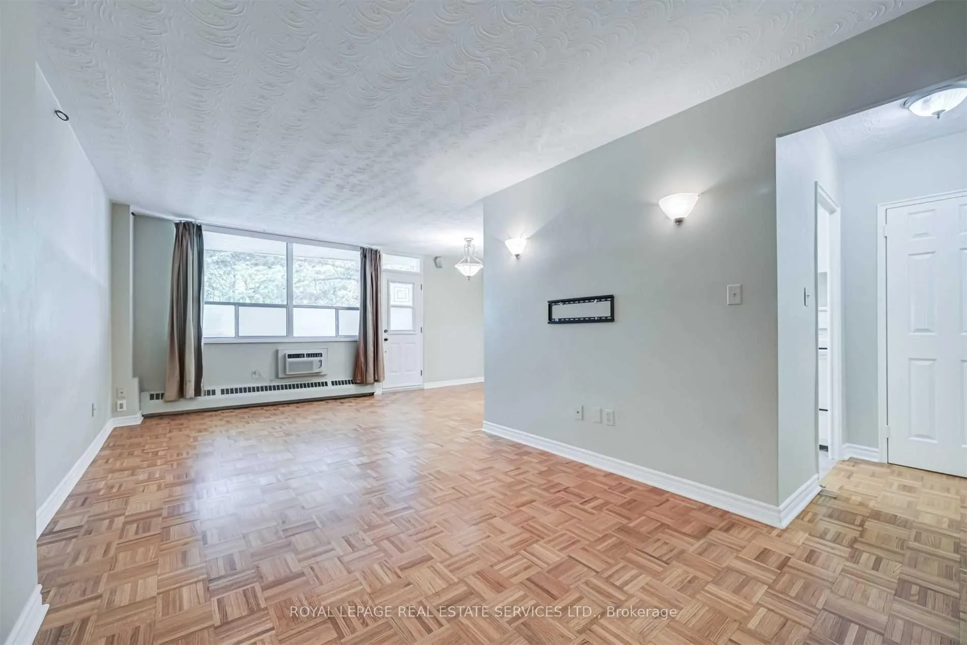Photo 3 of Unit 106, 100 Coe Hill Drive, Toronto, High Park-Swansea — HOMEH