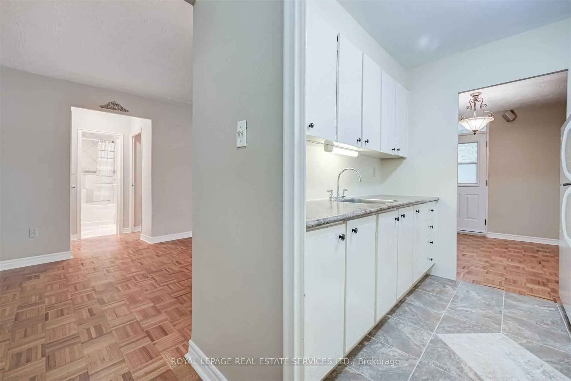 Photo 4 of Unit 106, 100 Coe Hill Drive, Toronto, High Park-Swansea — HOMEH
