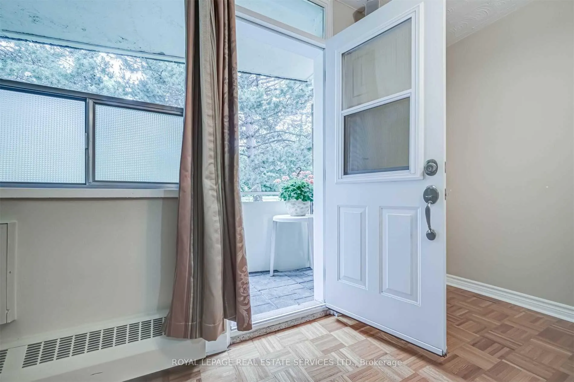 Photo 5 of Unit 106, 100 Coe Hill Drive, Toronto, High Park-Swansea — HOMEH