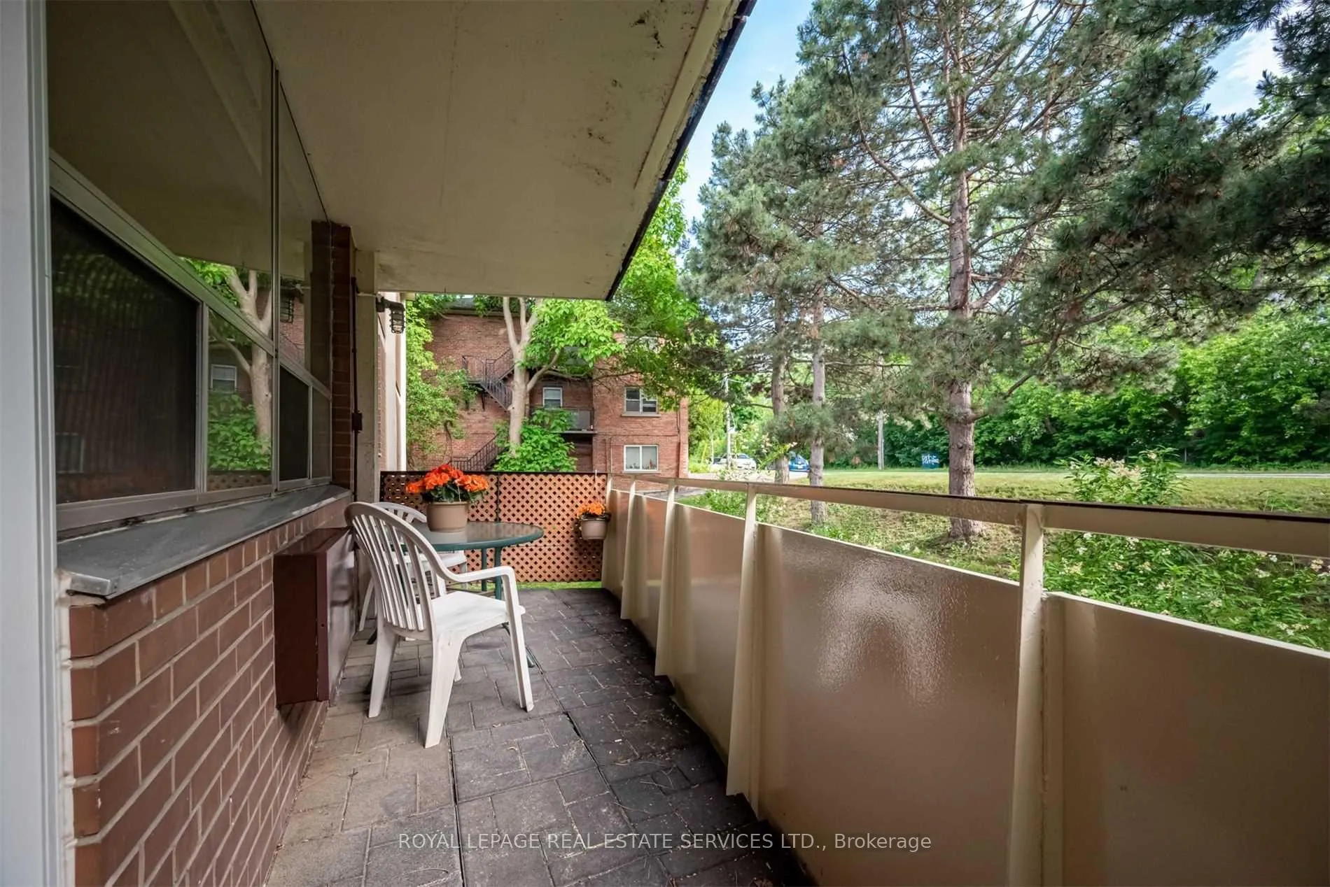 Photo 6 of Unit 106, 100 Coe Hill Drive, Toronto, High Park-Swansea — HOMEH