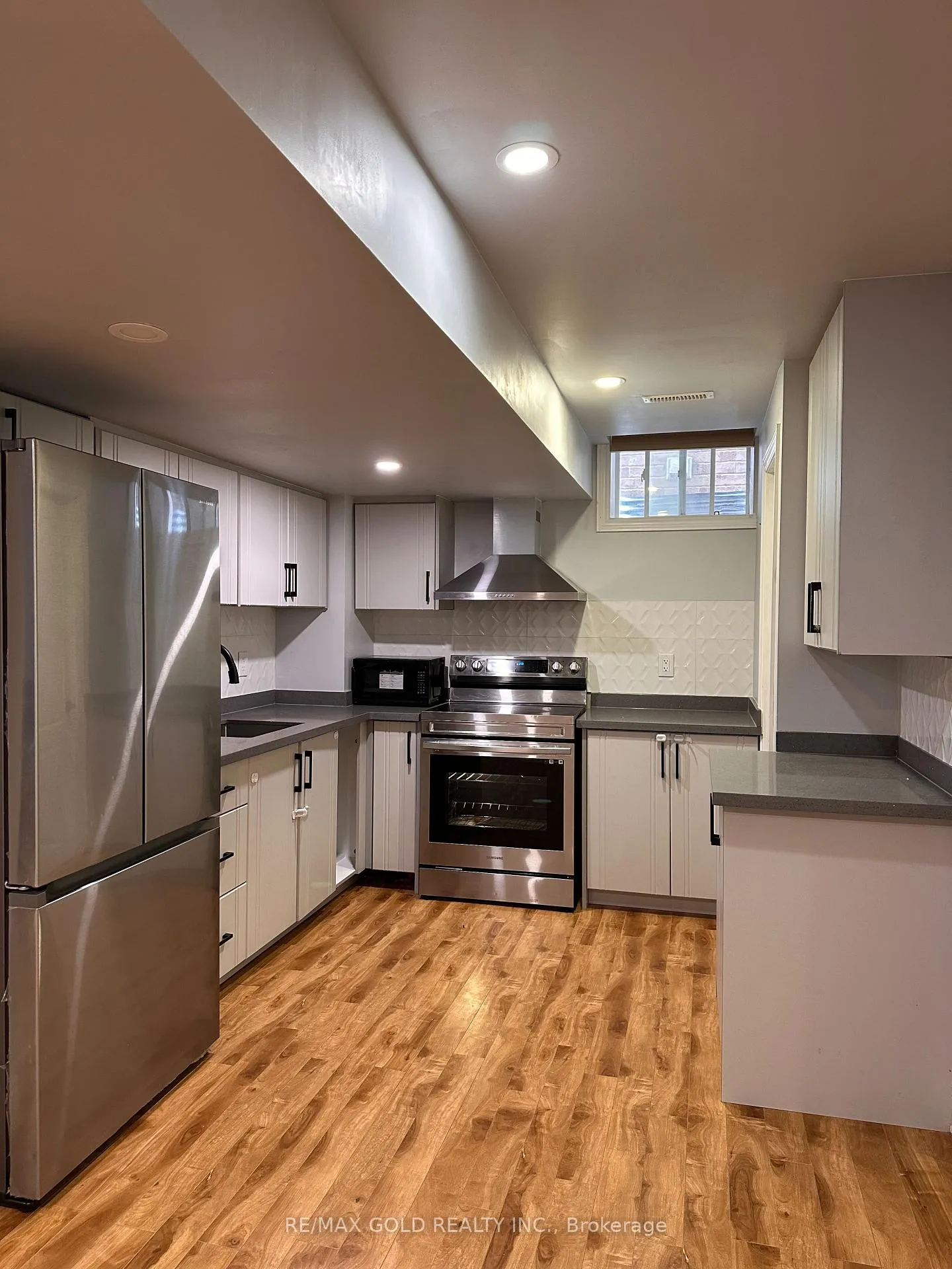 Photo 9 of 25 Junetown Circle, Brampton, Credit Valley — HOMEH