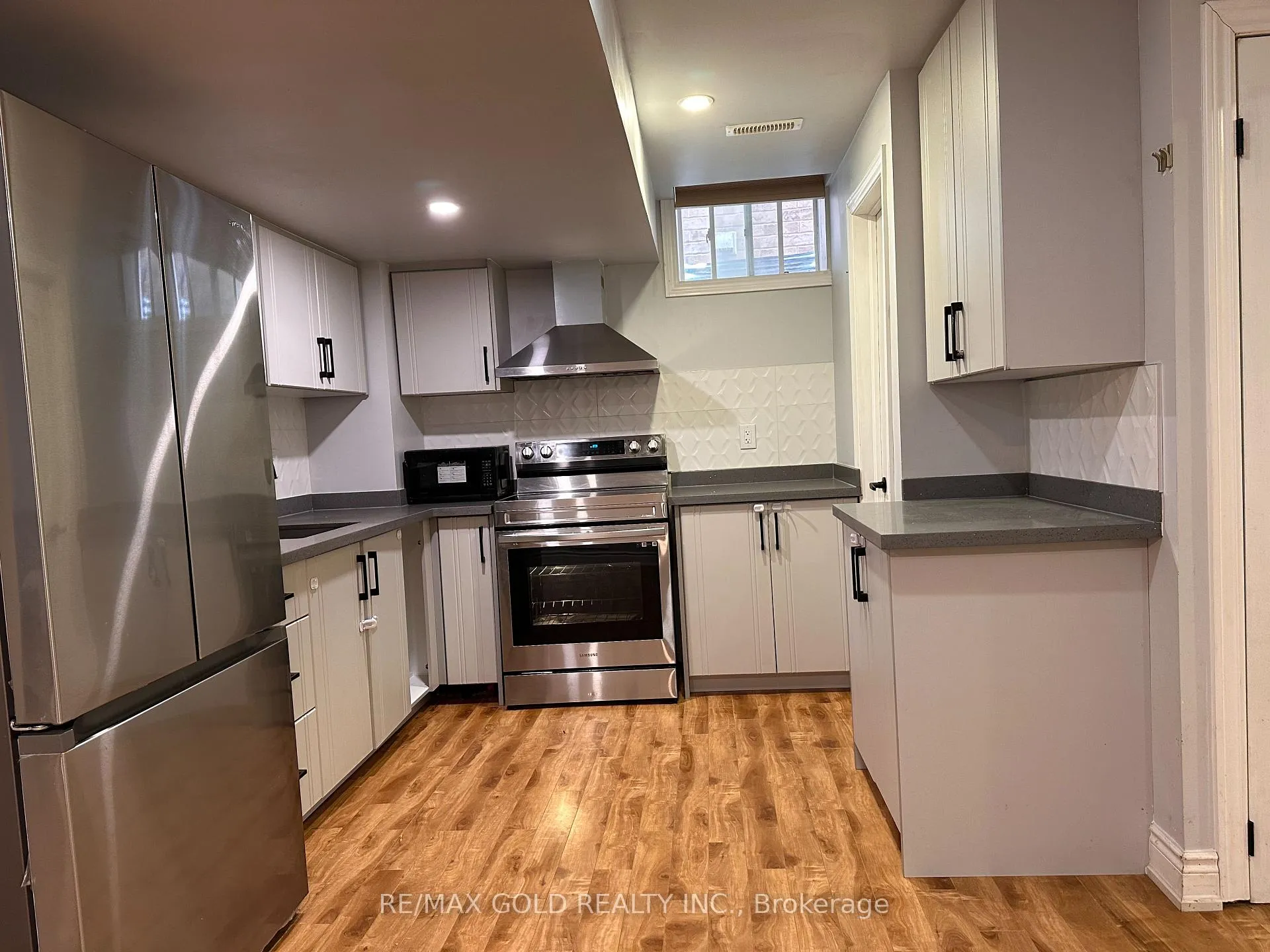 Photo 10 of 25 Junetown Circle, Brampton, Credit Valley — HOMEH