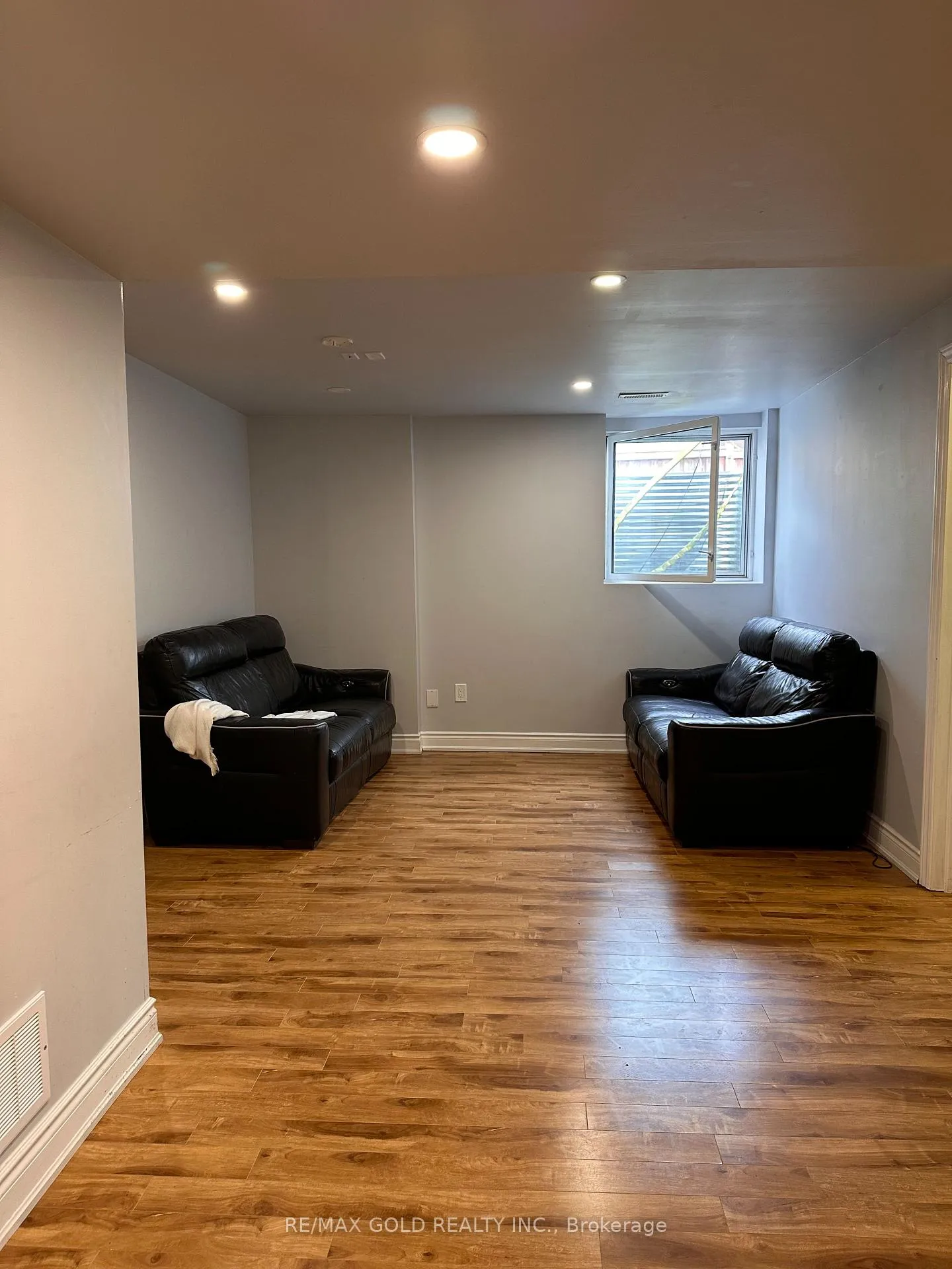 Photo 11 of 25 Junetown Circle, Brampton, Credit Valley — HOMEH