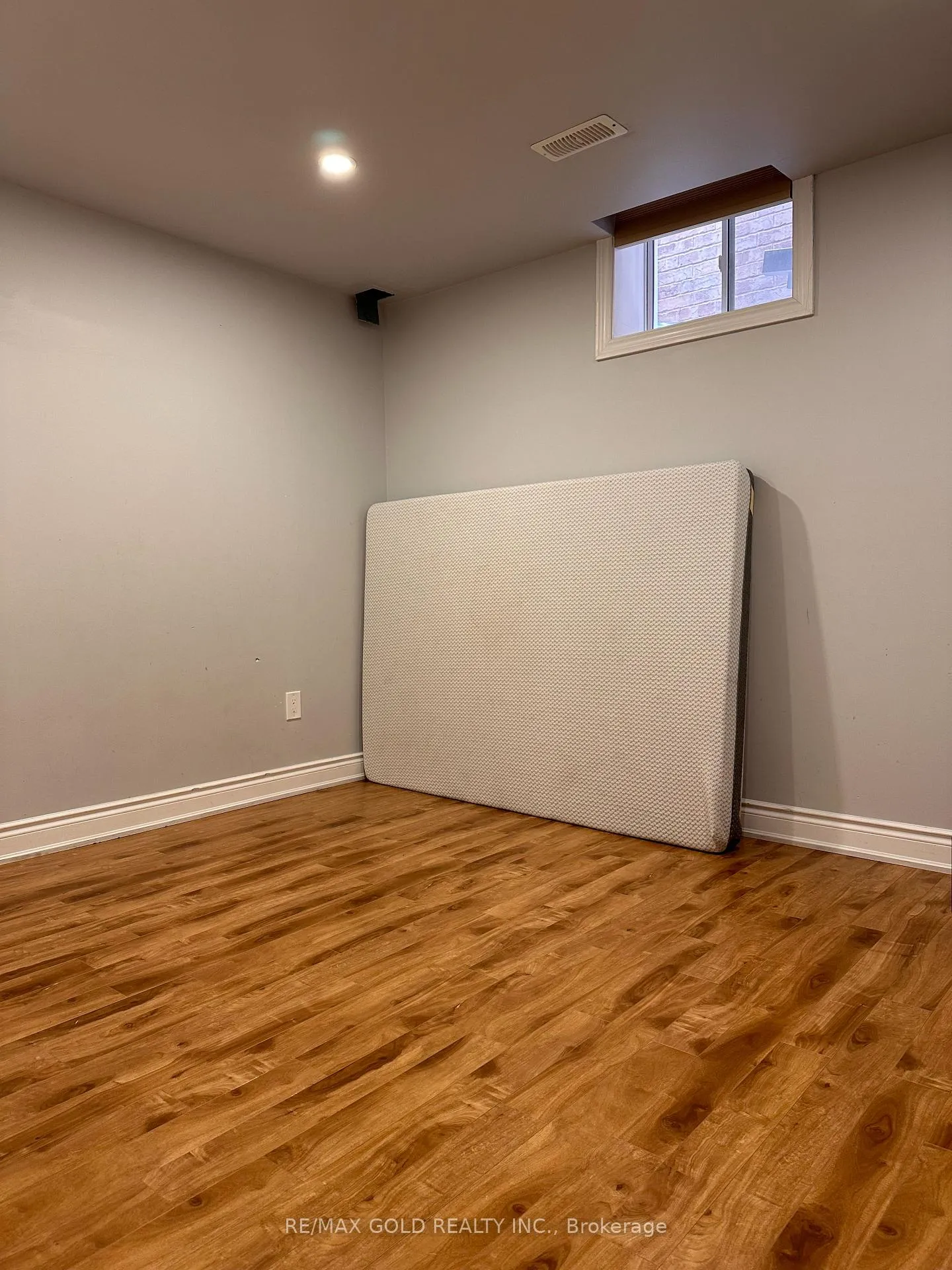 Photo 13 of 25 Junetown Circle, Brampton, Credit Valley — HOMEH