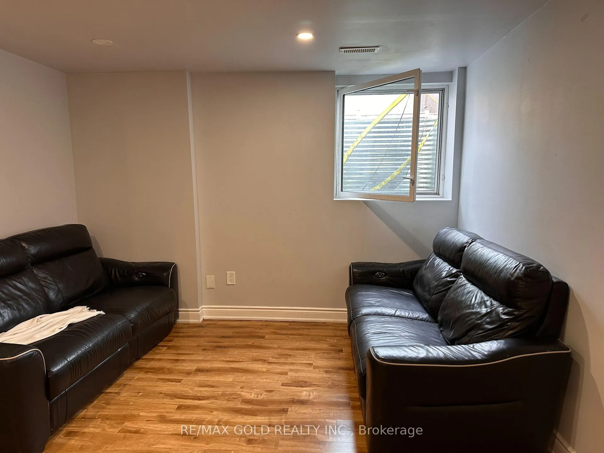 Photo 16 of 25 Junetown Circle, Brampton, Credit Valley — HOMEH