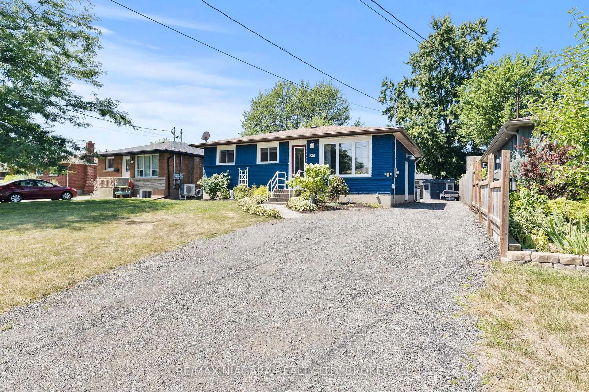 Photo 2 of 236 Cutress Avenue, Welland, Broadway — HOMEH