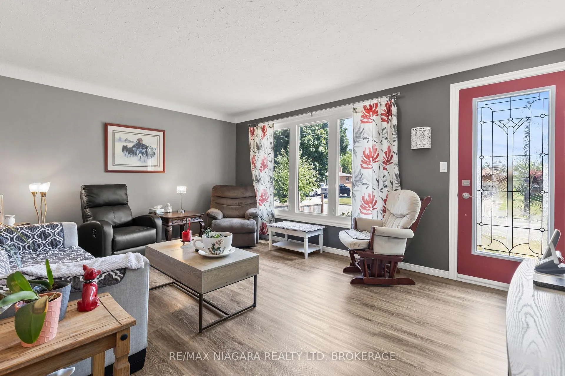 Photo 6 of 236 Cutress Avenue, Welland, Broadway — HOMEH