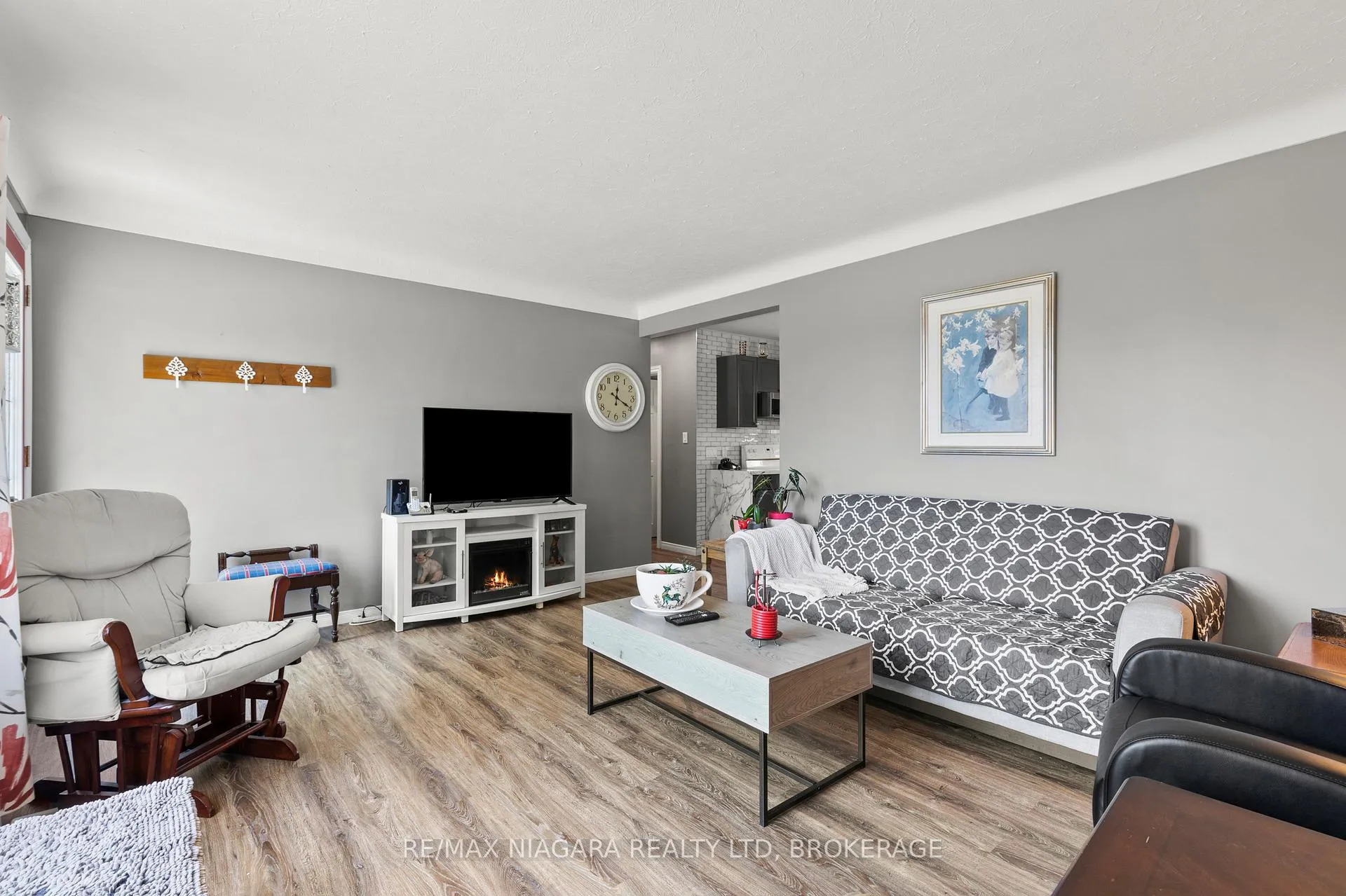 Photo 7 of 236 Cutress Avenue, Welland, Broadway — HOMEH