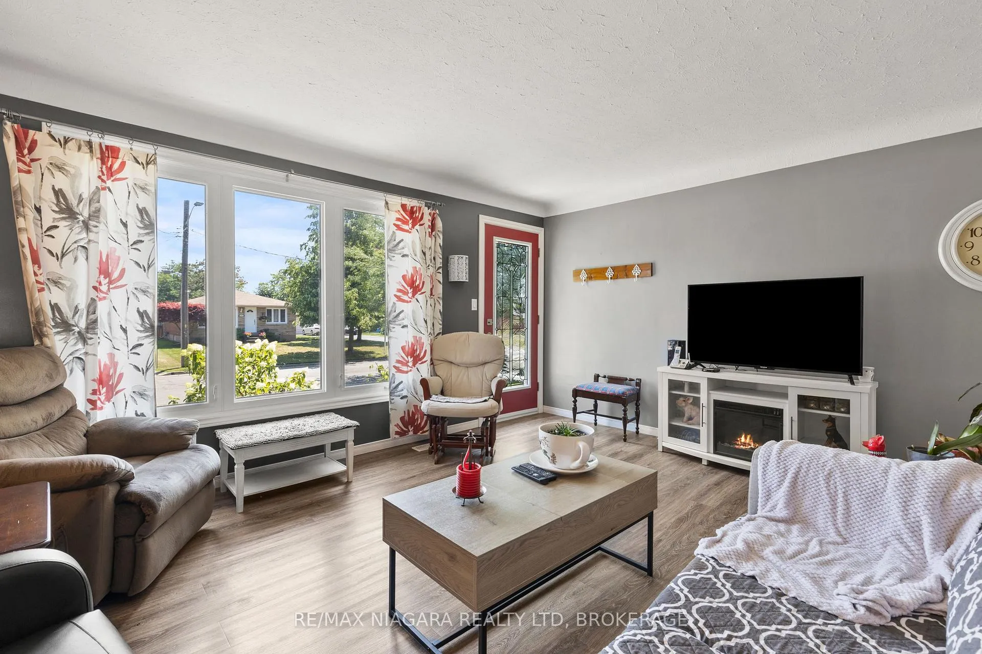 Photo 8 of 236 Cutress Avenue, Welland, Broadway — HOMEH