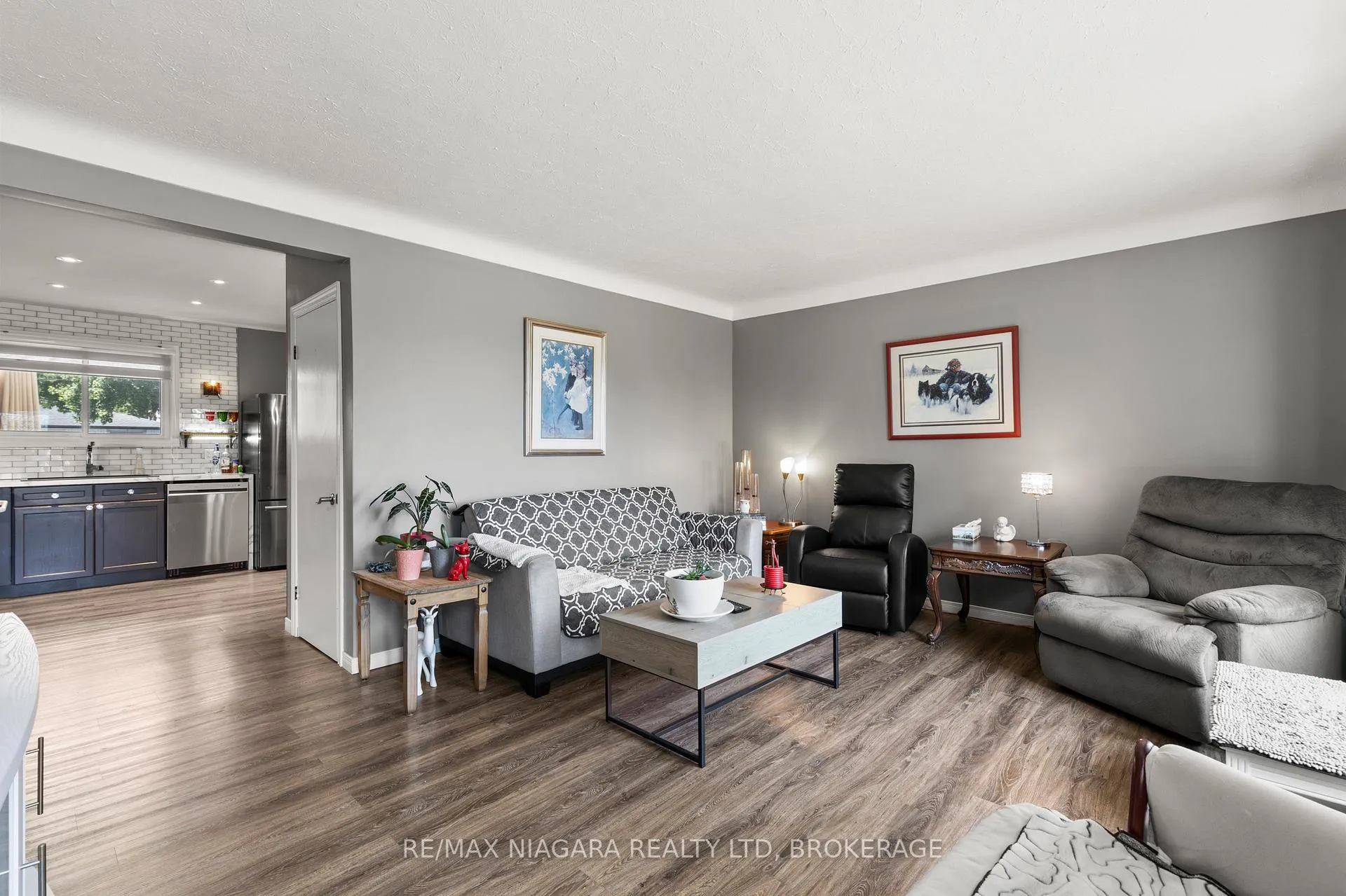 Photo 9 of 236 Cutress Avenue, Welland, Broadway — HOMEH