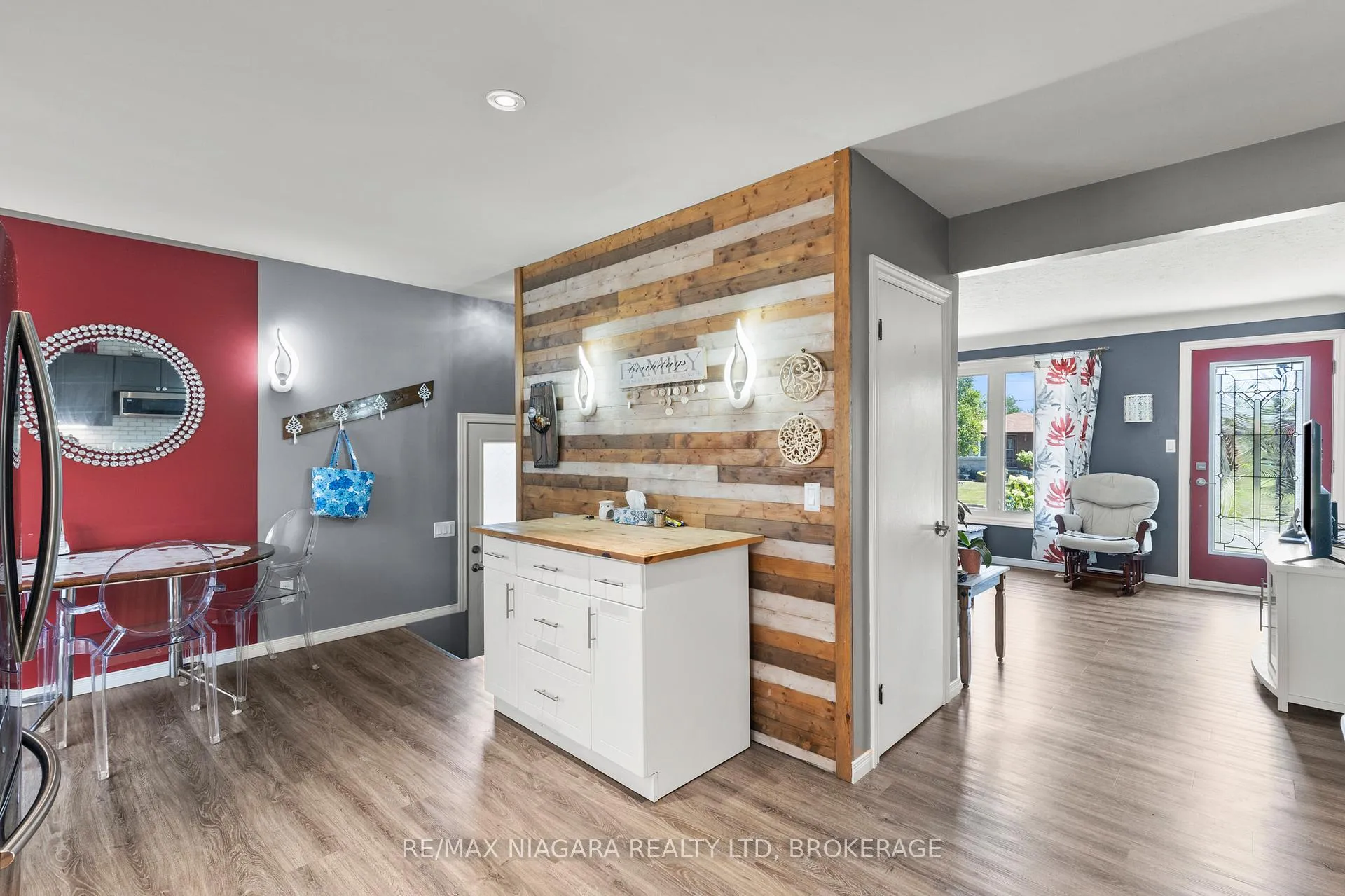 Photo 10 of 236 Cutress Avenue, Welland, Broadway — HOMEH