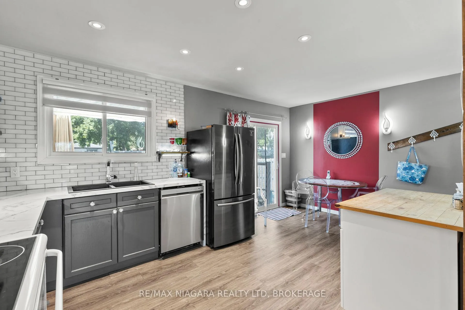 Photo 11 of 236 Cutress Avenue, Welland, Broadway — HOMEH