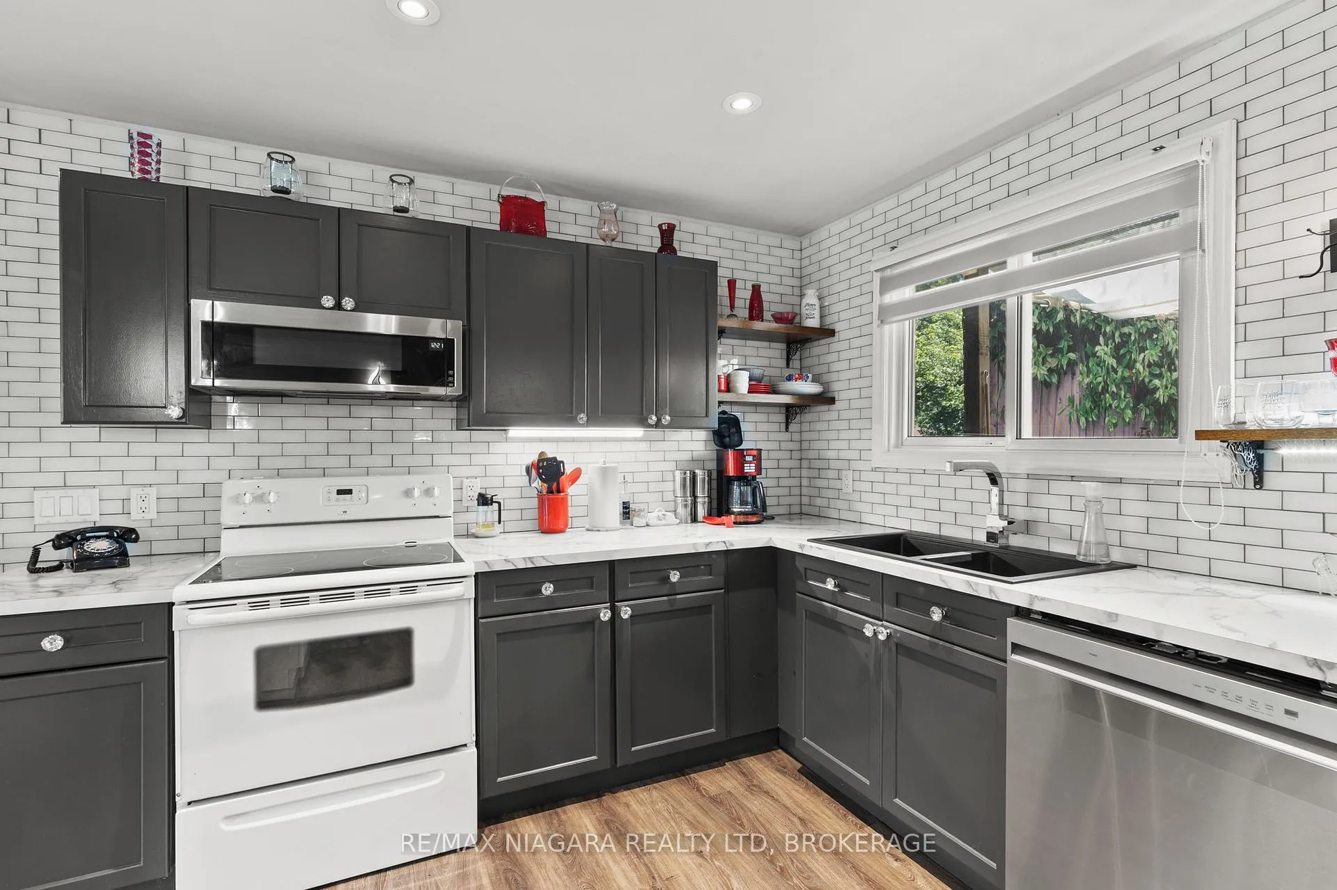 Photo 13 of 236 Cutress Avenue, Welland, Broadway — HOMEH