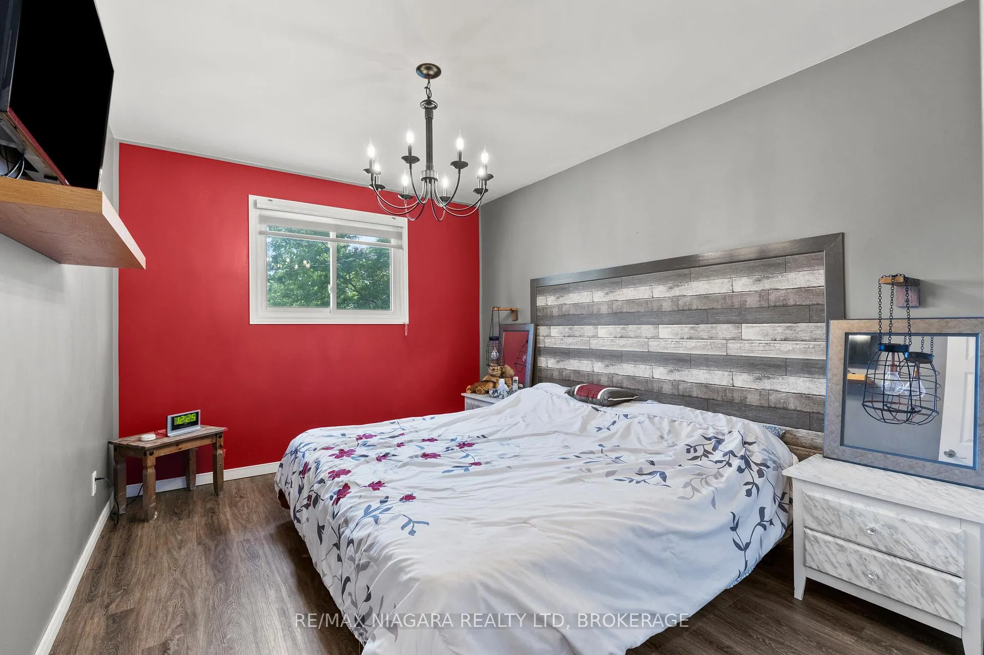Photo 17 of 236 Cutress Avenue, Welland, Broadway — HOMEH