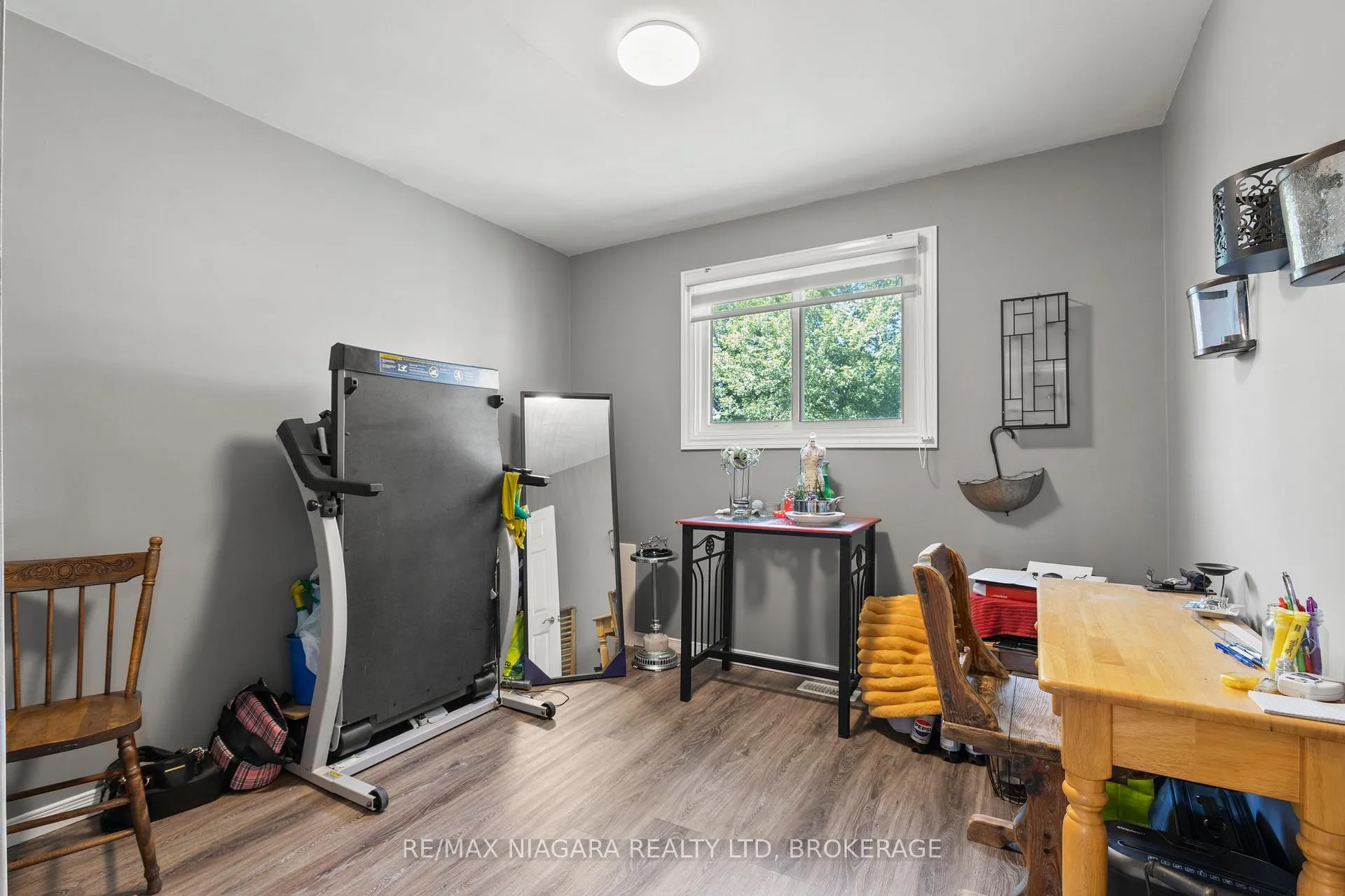Photo 19 of 236 Cutress Avenue, Welland, Broadway — HOMEH