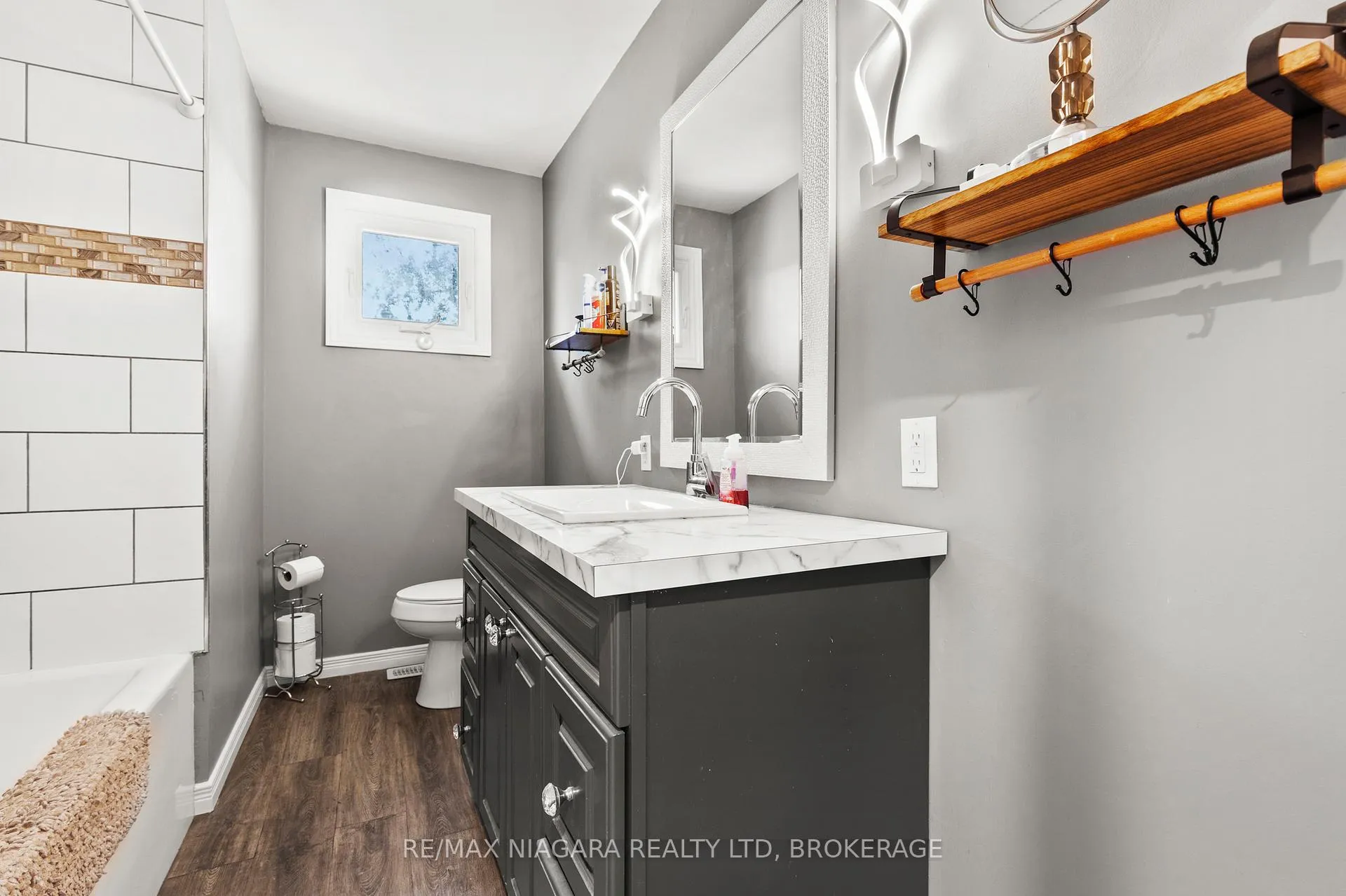 Photo 20 of 236 Cutress Avenue, Welland, Broadway — HOMEH
