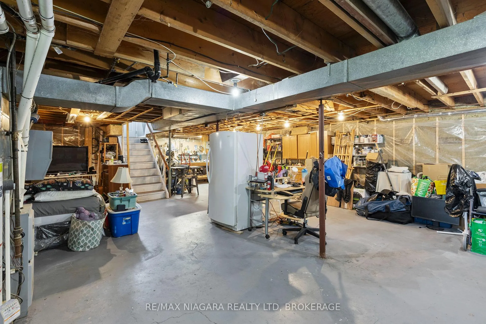 Photo 21 of 236 Cutress Avenue, Welland, Broadway — HOMEH
