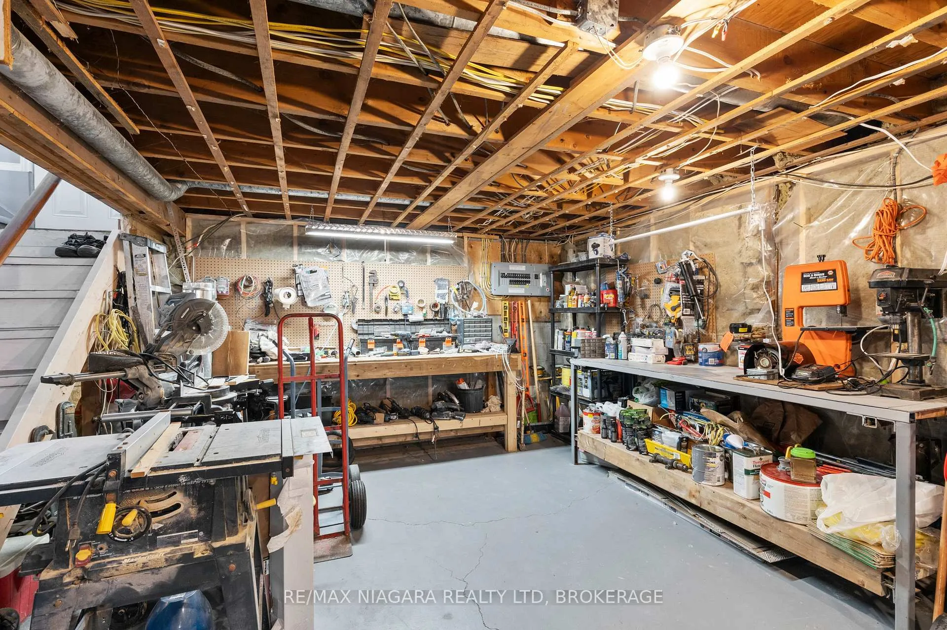 Photo 23 of 236 Cutress Avenue, Welland, Broadway — HOMEH