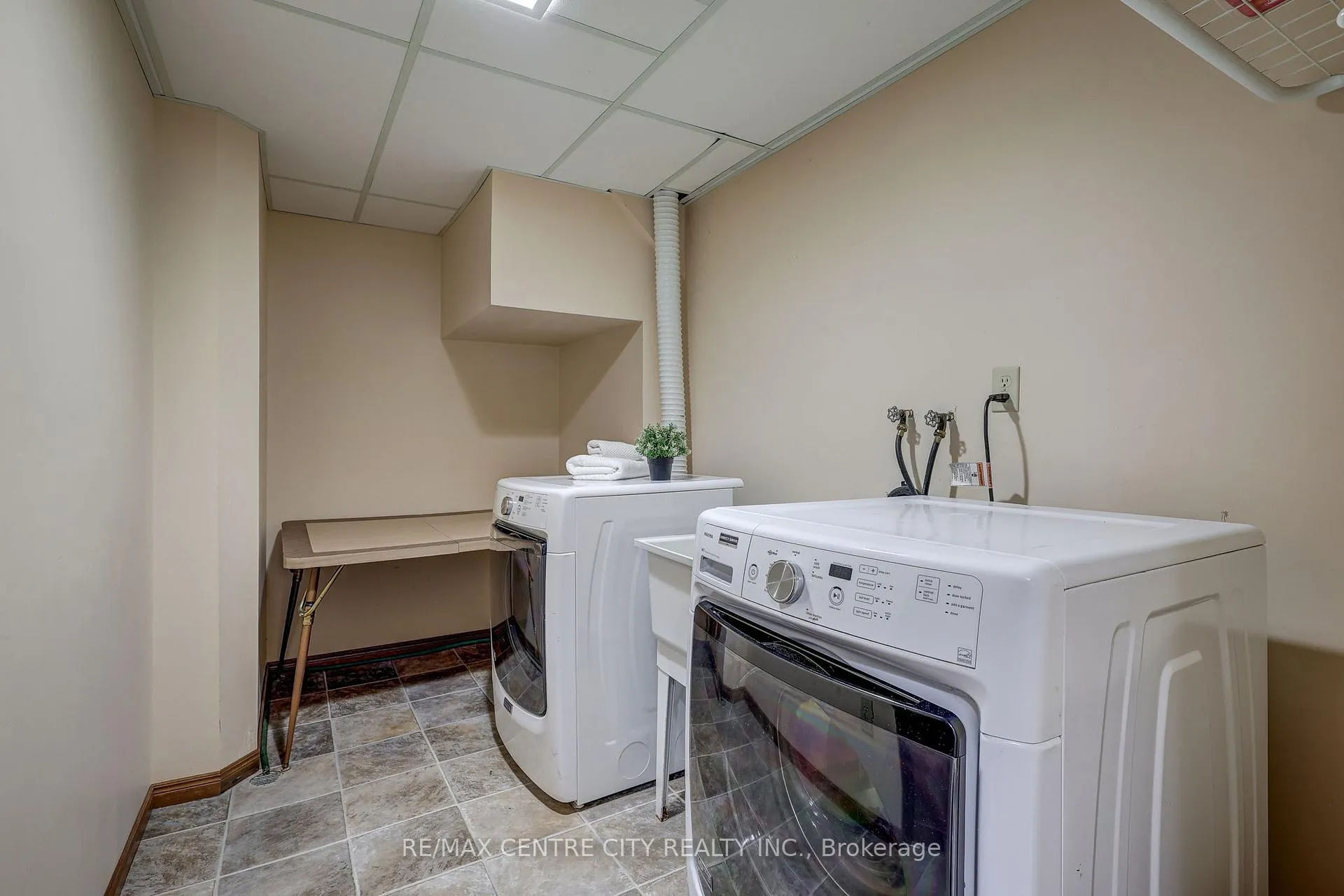 Photo 25 of 95 Dufferin Street, Aylmer — HOMEH