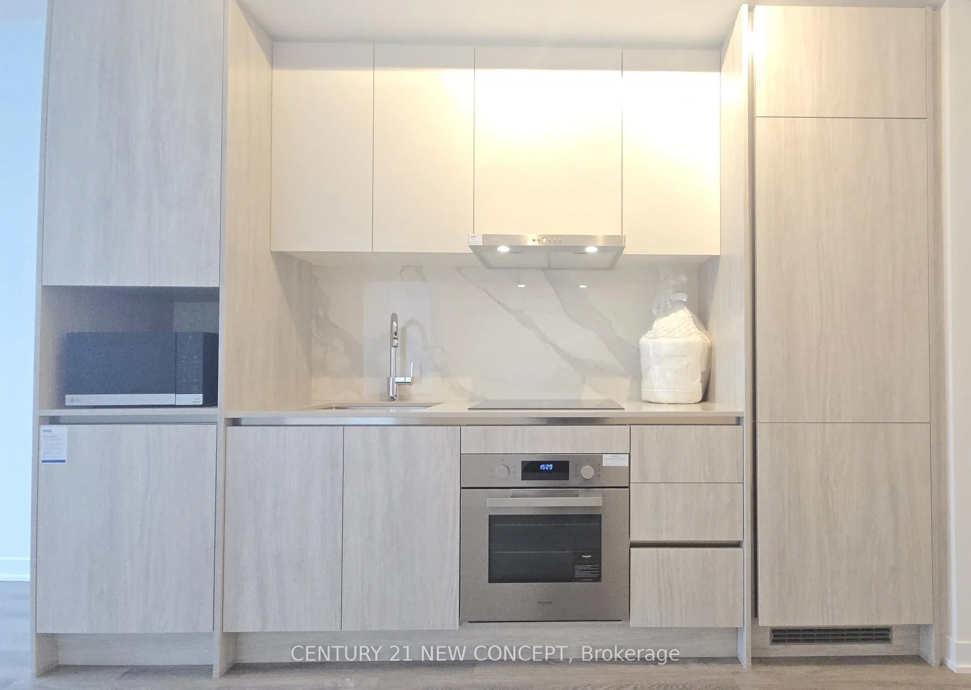 Photo 5 of Unit 3809, 180 Front Street E, Toronto, Moss Park — HOMEH