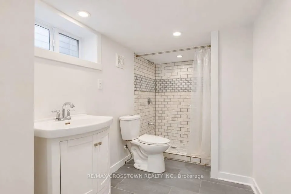 Photo 5 of 120 Dundonald Street, Barrie, Codrington — HOMEH